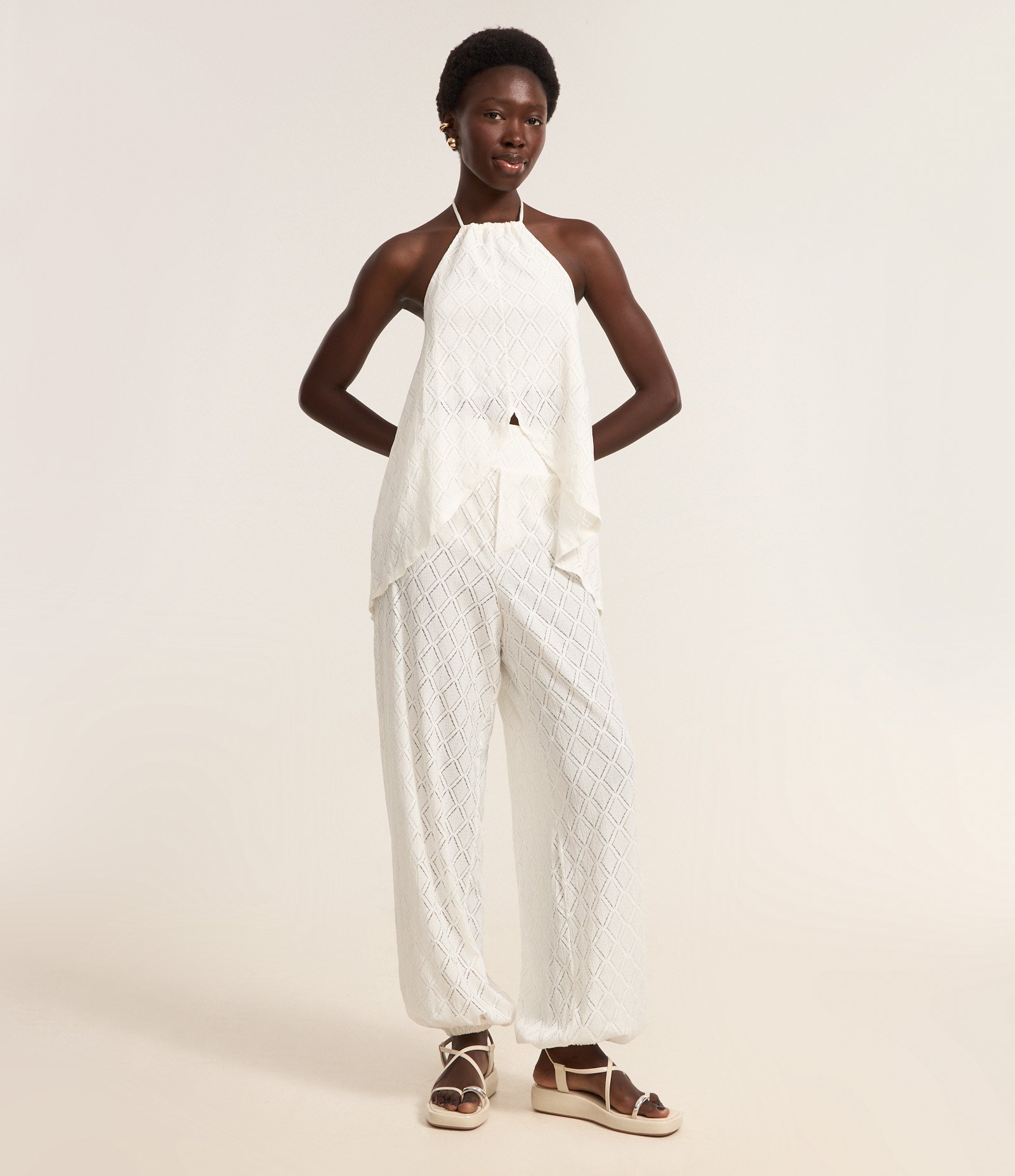 Blusa Sem Manga com Textura e Abertura Frontal Branco 1