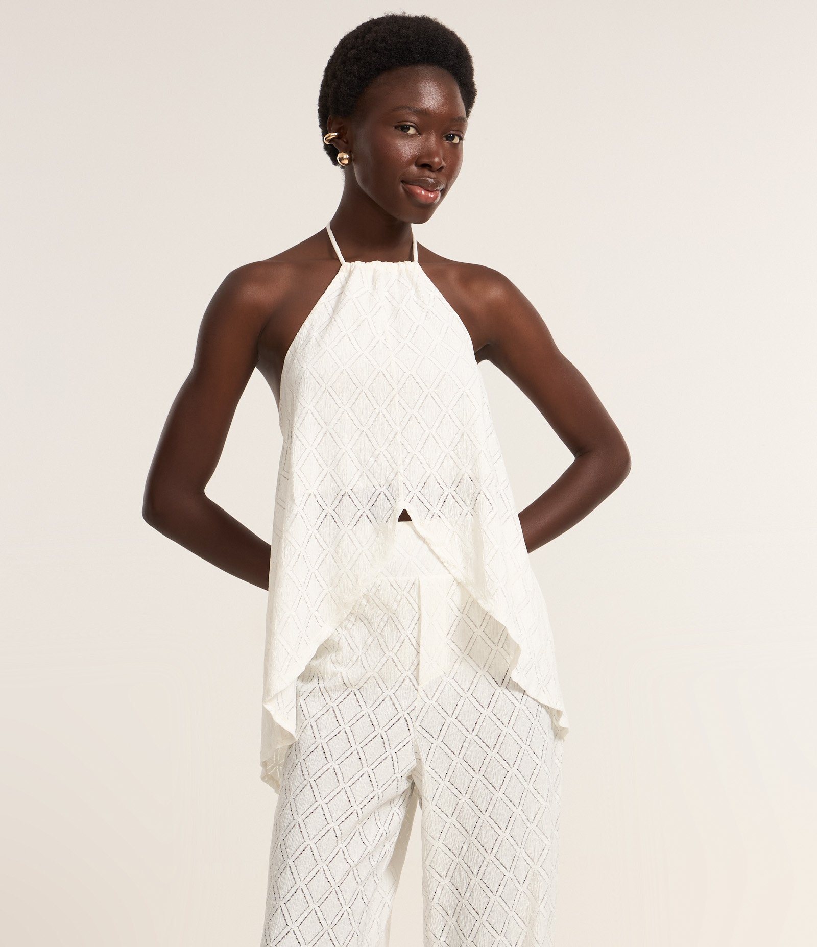 Blusa Sem Manga com Textura e Abertura Frontal Branco 2