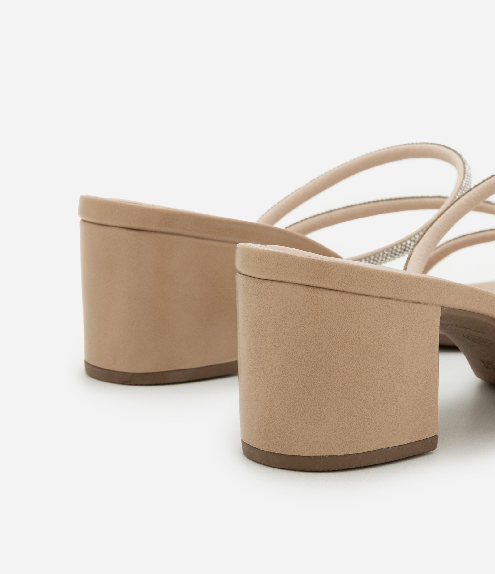 Sandália com Tiras Brilhosas e Salto de Bloco Bege 4