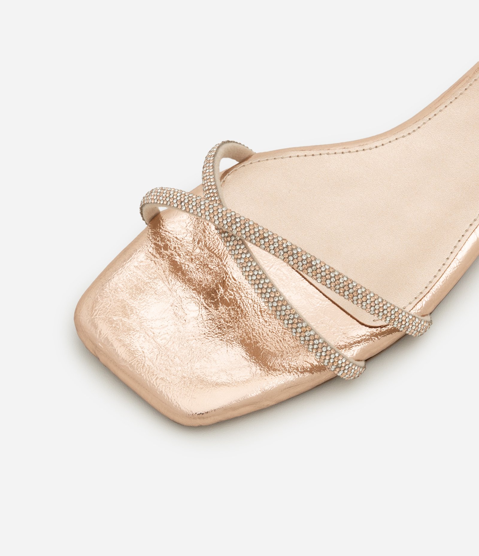 Sandália Rasteira com Tiras Cruzadas Brilhosas Rose 3