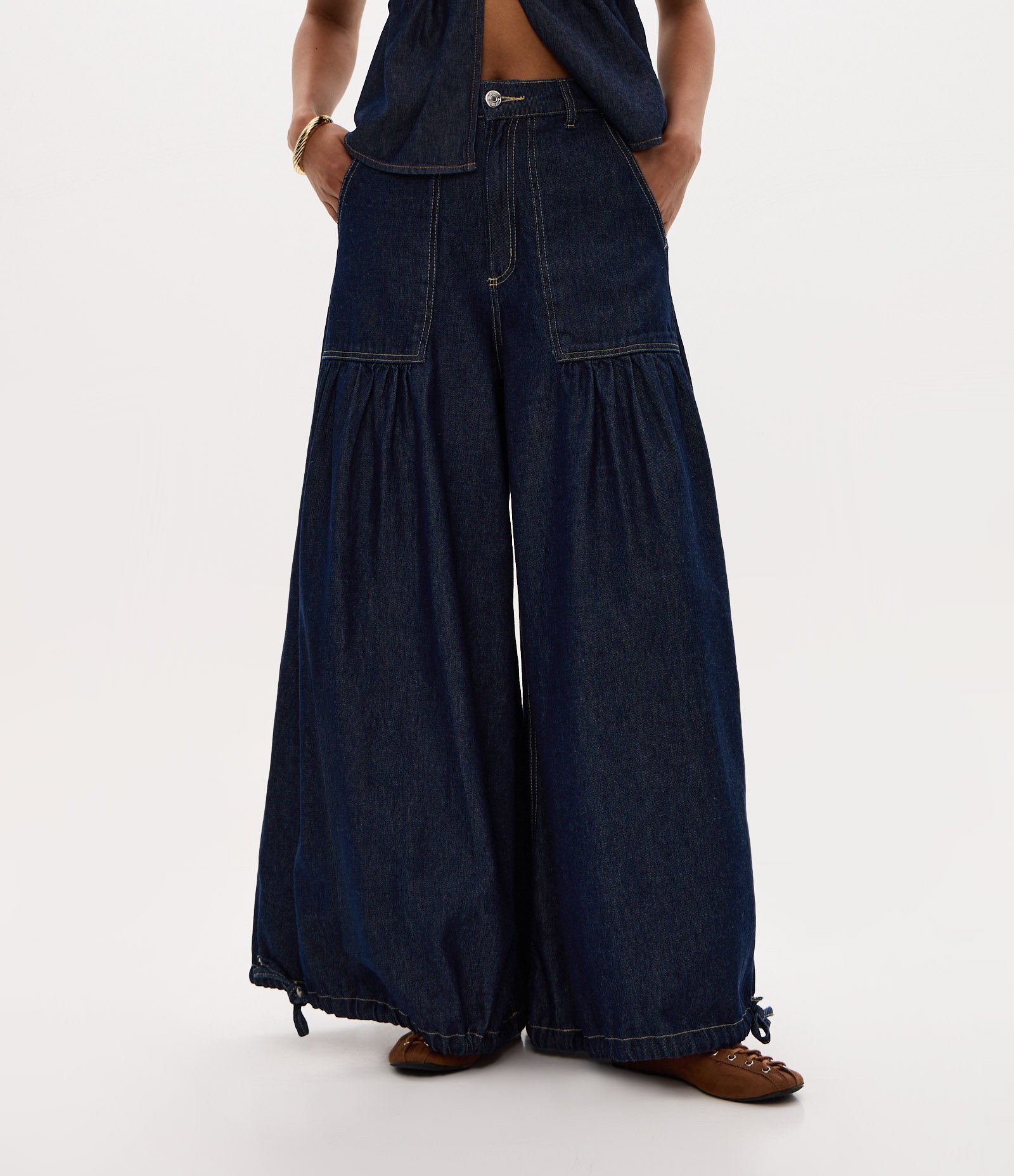 Calça Aladim em Jeans com Pregas Azul 2