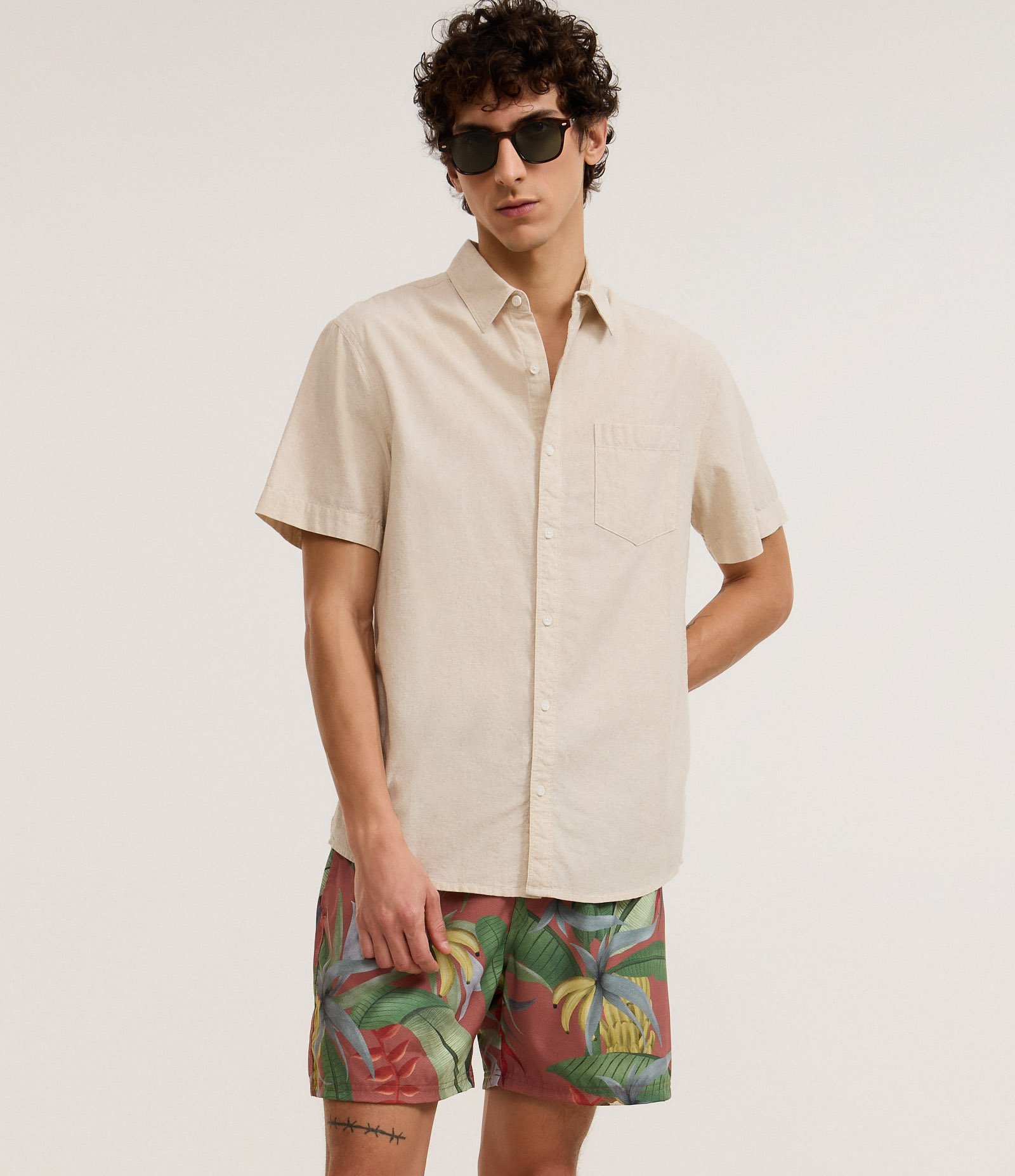 Bermuda de Banho em Microfibra com Estampa Folhagem com Banana Vermelho 4