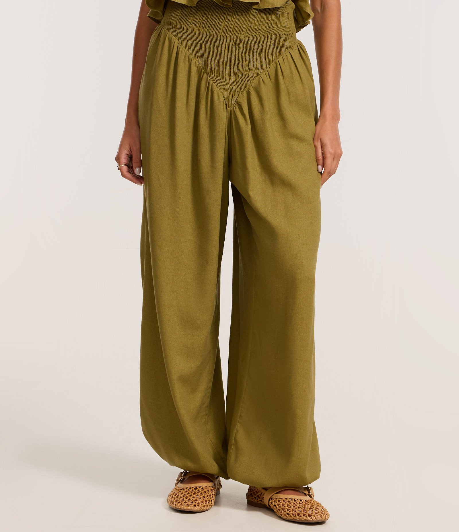 Calça Aladim em Viscolinho com Cós Largo em V Verde 3