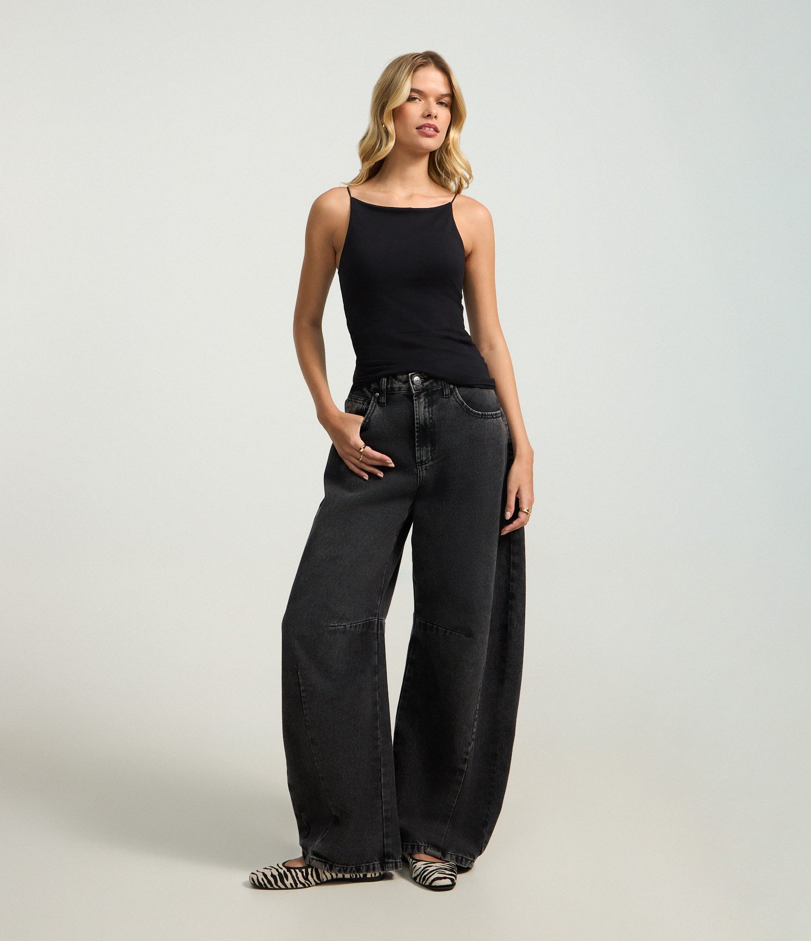 Blusa sem Manga com Decote Halter e Alça Elástico Preto 2