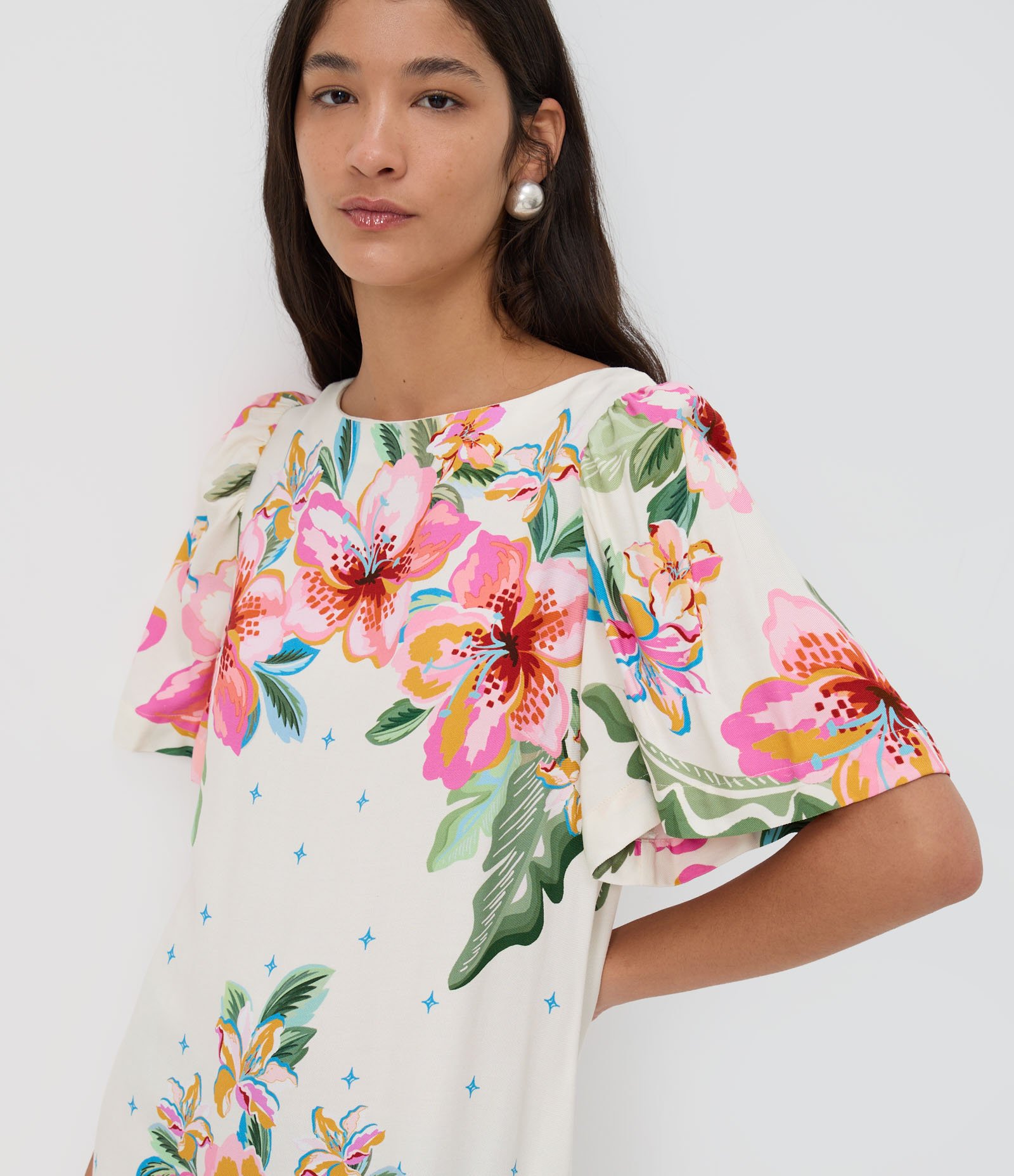 Vestido Curto com Estampa Floral e Abertura nas Costas Off White 3