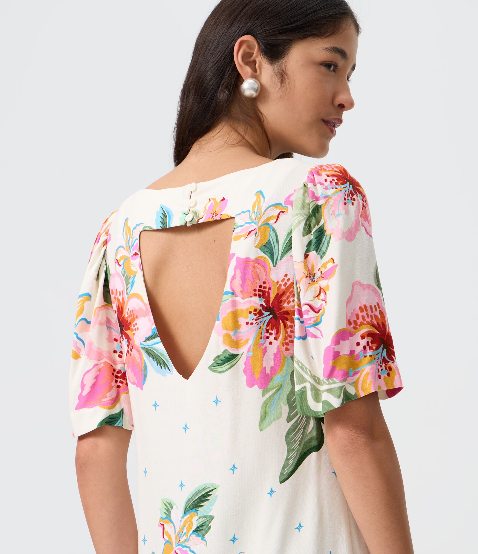 Vestido Curto com Estampa Floral e Abertura nas Costas Off White 4