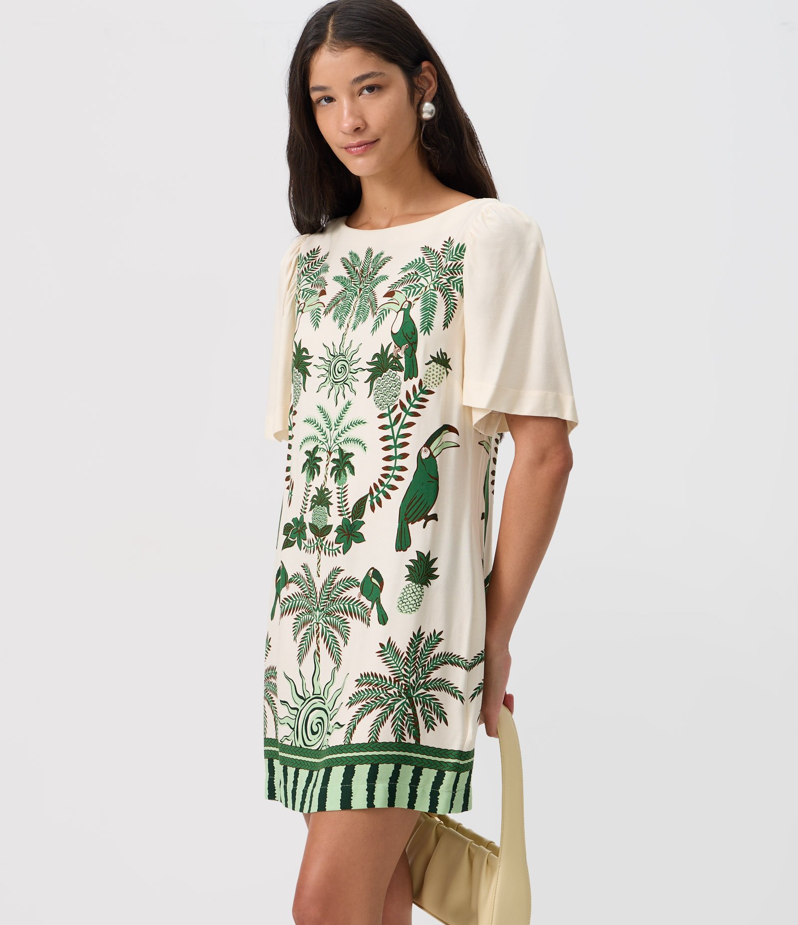 Vestido T-Shirt Curto com Estampa Tropical e Abertura nas Costas Off White 2
