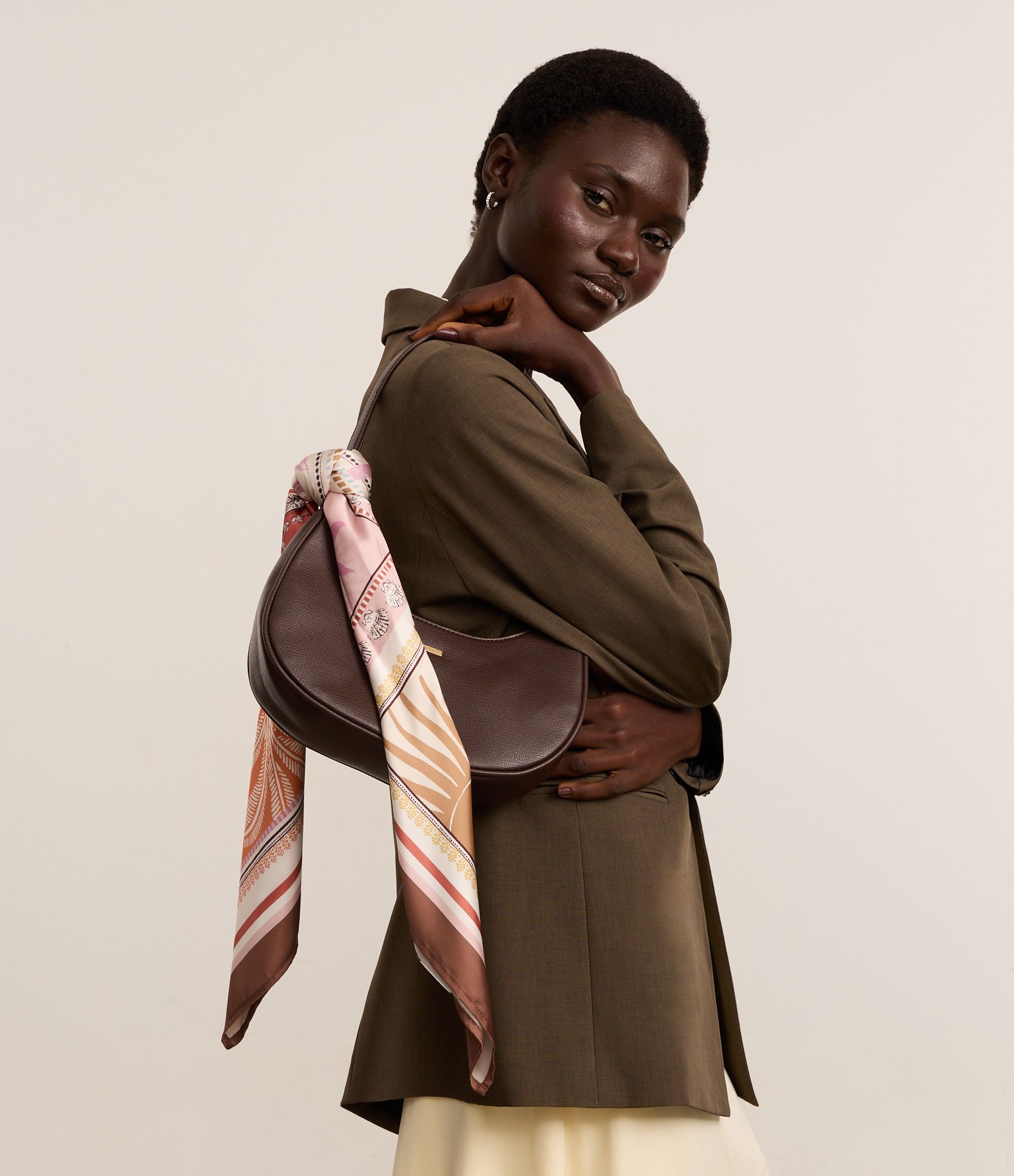 Lenço Quadrado em Cetim com Estampa Solaris Multicores 6