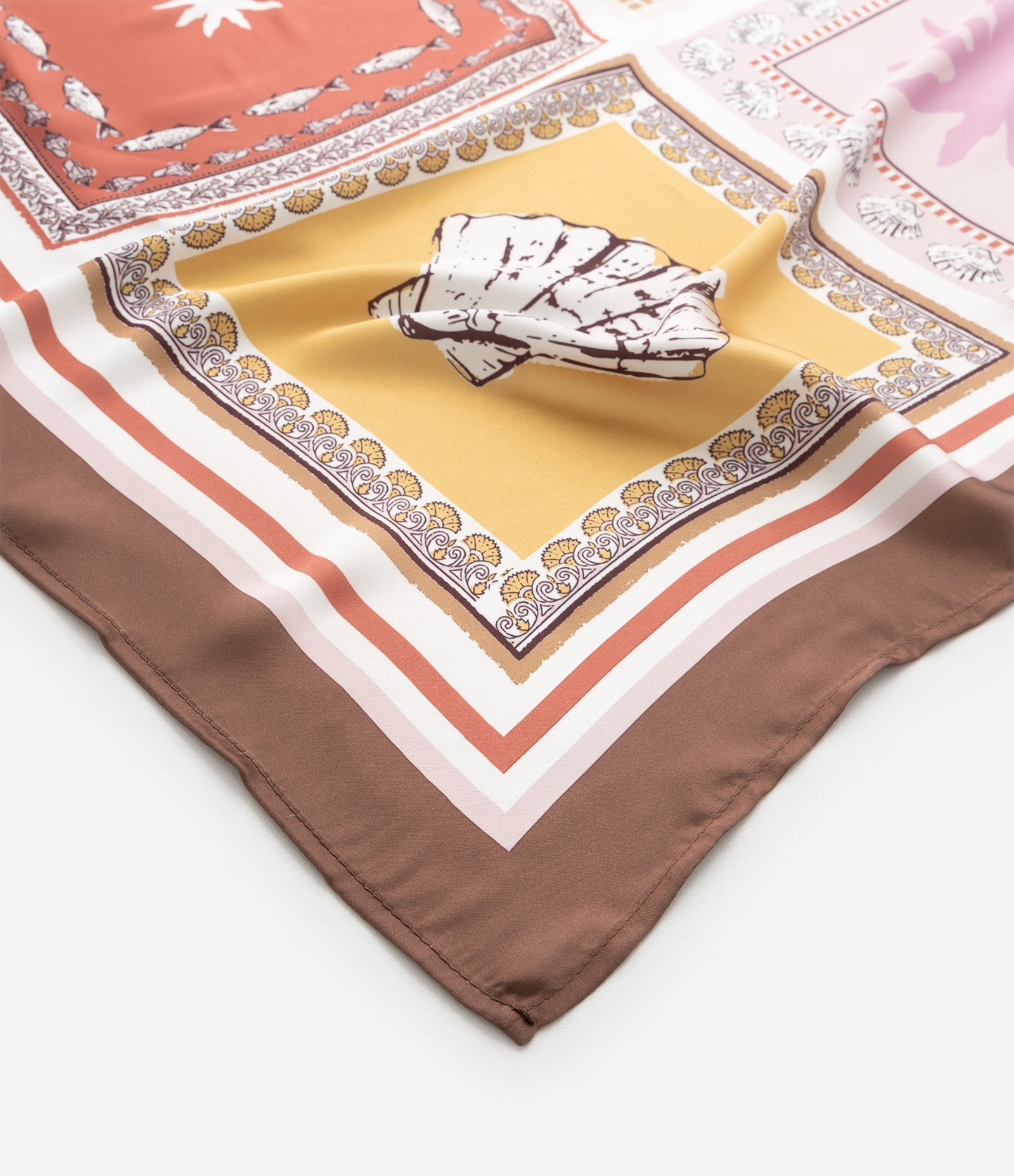 Lenço Quadrado em Cetim com Estampa Solaris Multicores 3