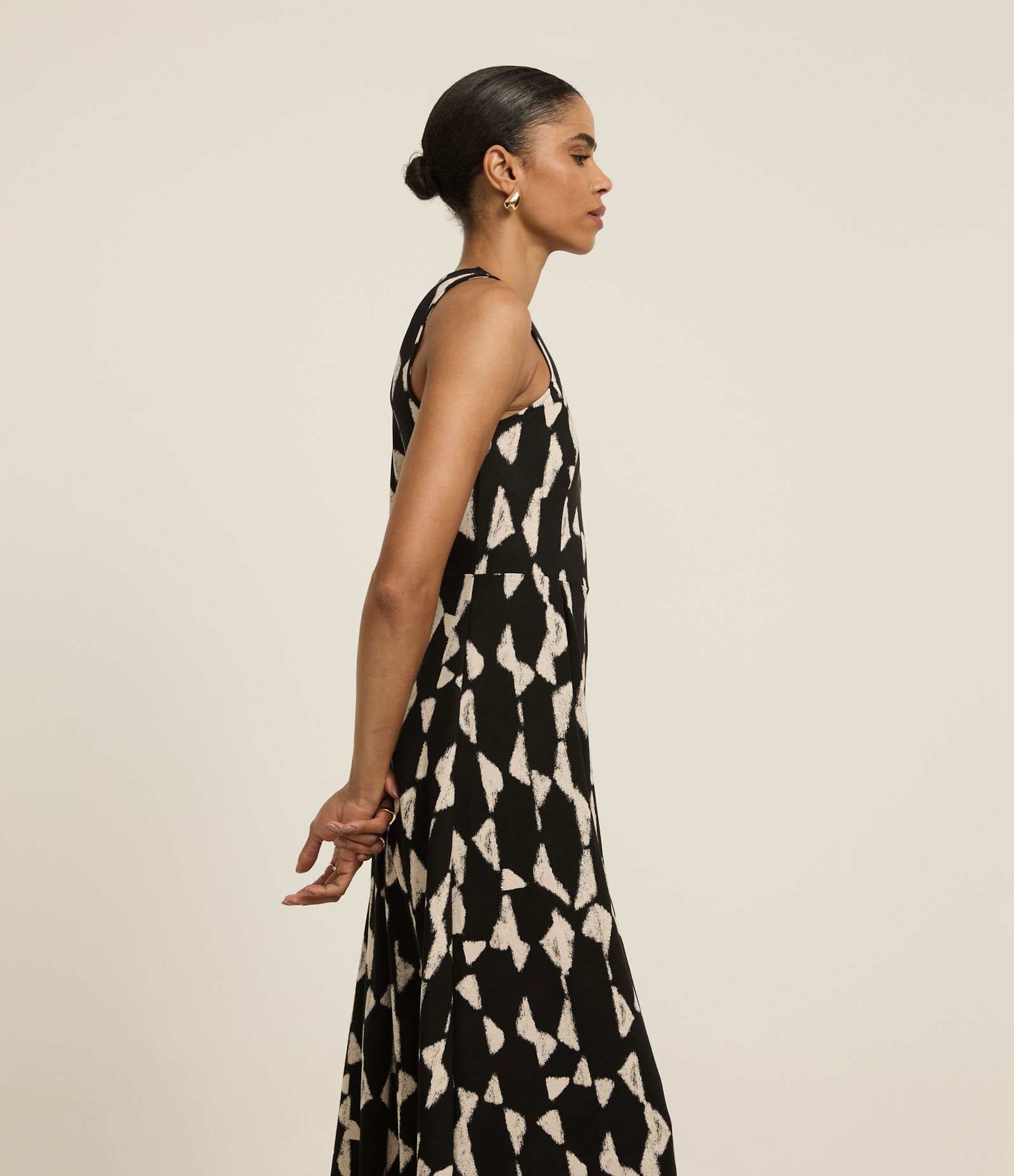 Vestido Evasê Midi em Piquet com Estampa Geométrica Blur Preto/Off White 4