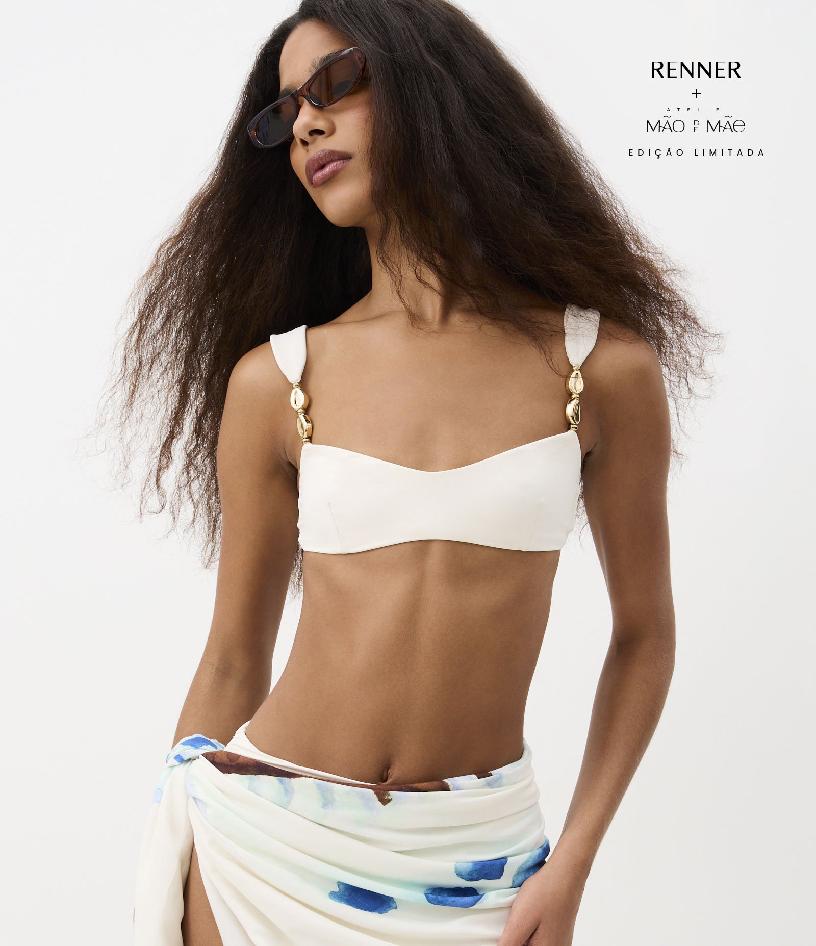 Biquíni Top Camisetinha sem Bojo com Aviamentos de Búzios Branco 1