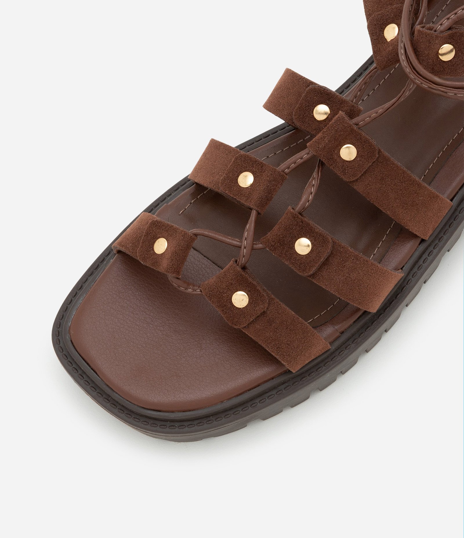 Sandália Rasteira com Sola Tratorada e Tiras de Amarração Camurçados Marrom 5