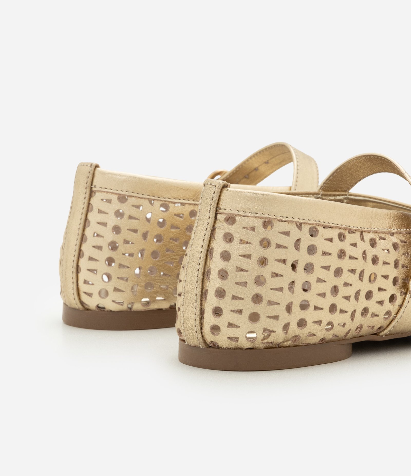 Sapatilha em Couro com Recortes e Tira Larga Dourado 5