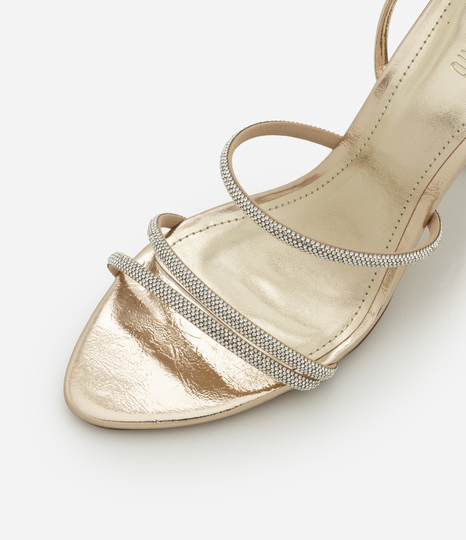 Sandália com Tiras Finas de Strass e Bico Fino Dourado 3