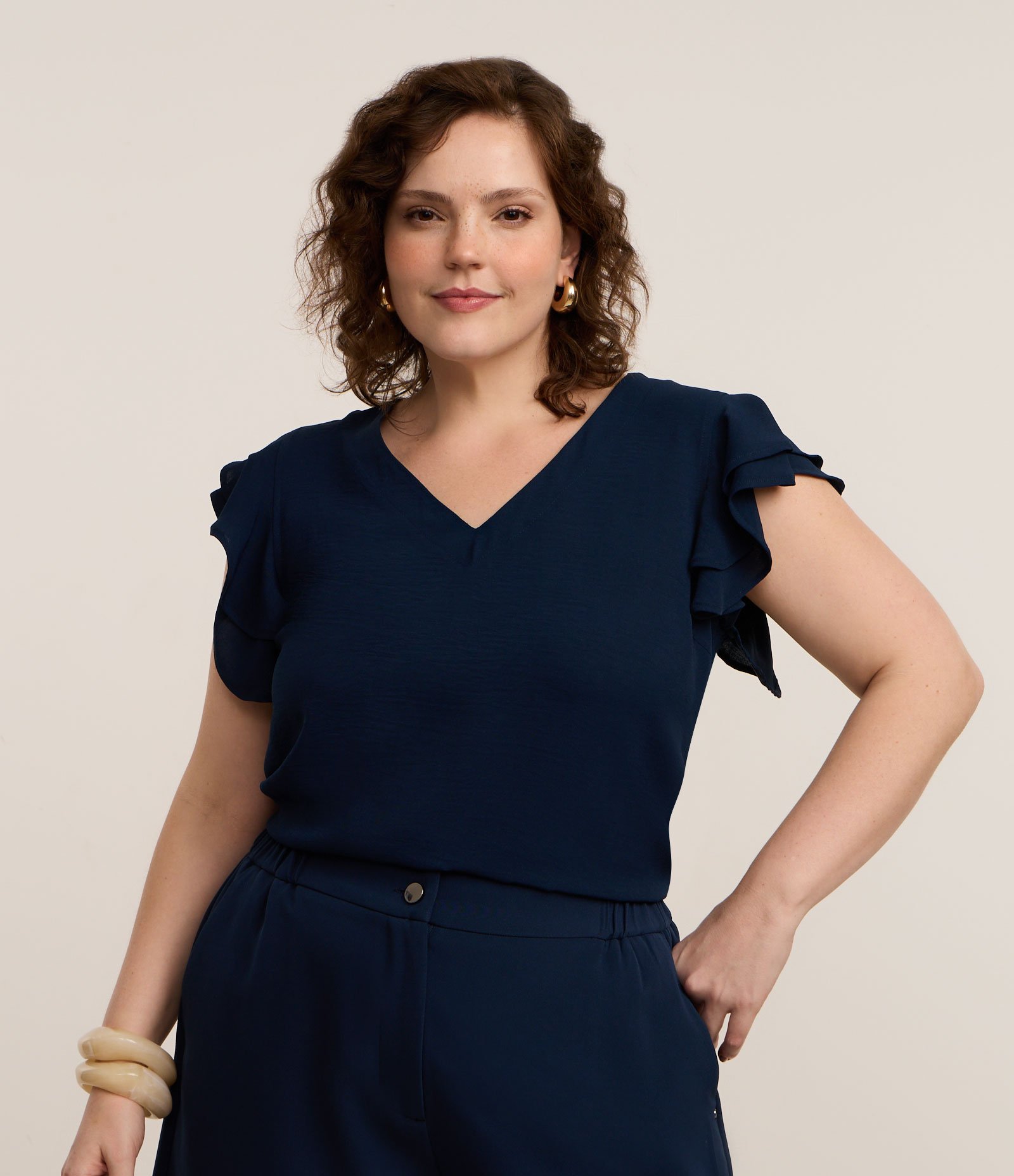 Blusa em Crepe com Babado Duplo no Ombro Curve & Plus Size Azul 1