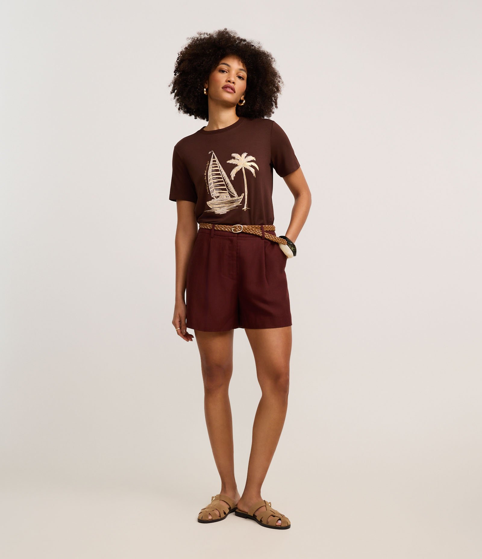 Blusa Slim em Algodão com Estampa Barco e Coqueiro Marrom 2