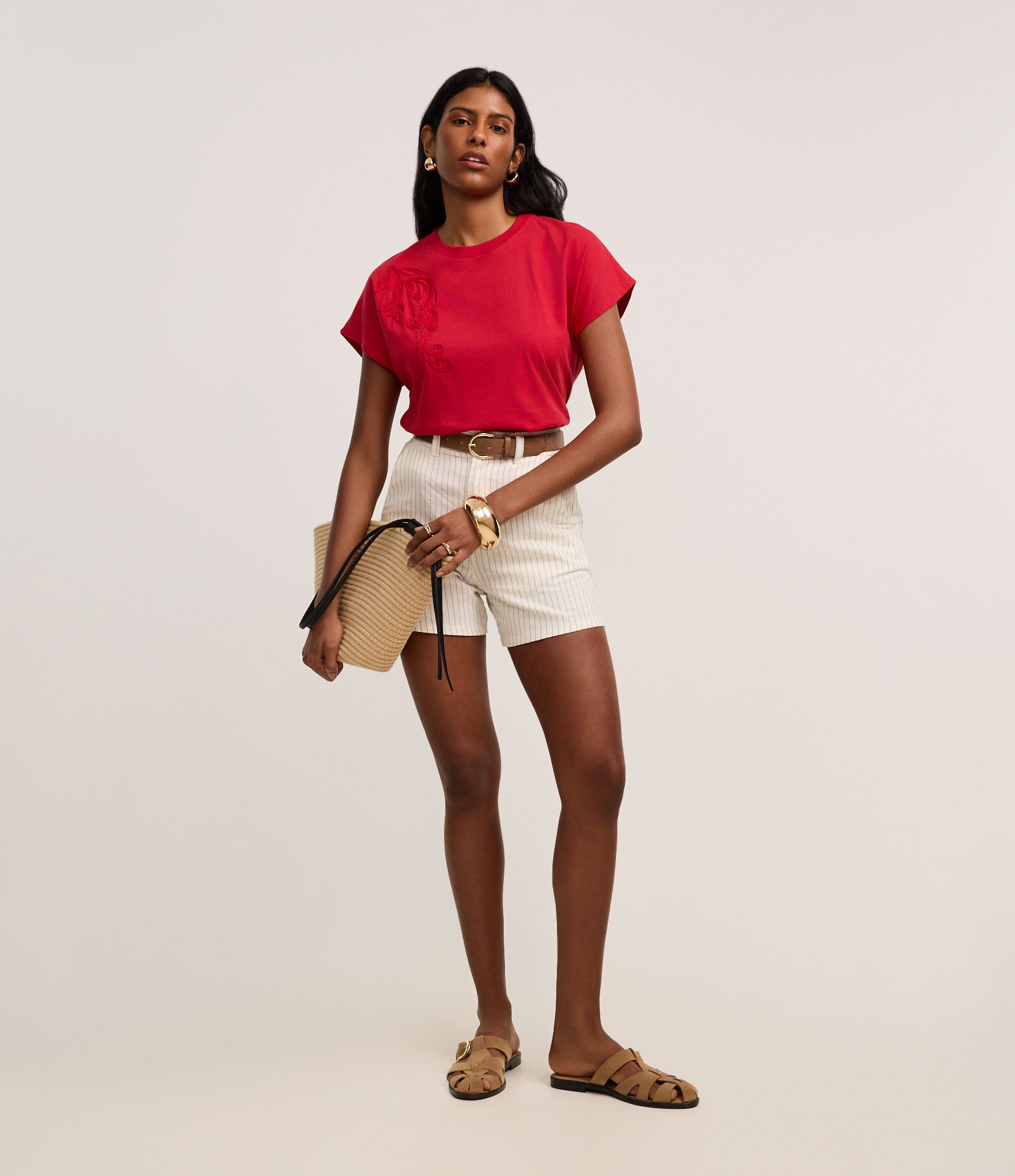 Blusa Slim em Viscose com Bordado Folhagem Vermelho 2