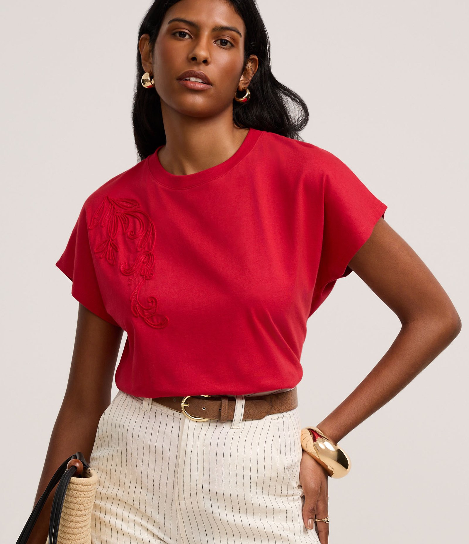 Blusa Slim em Viscose com Bordado Folhagem Vermelho 3
