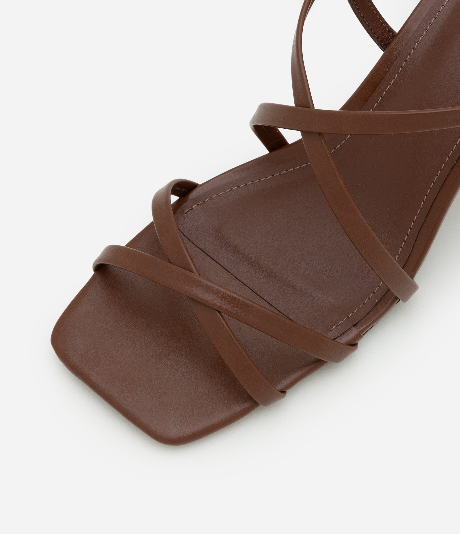Sandália de Bico Redondo em PU com Tiras e Salto Alto Marrom 5