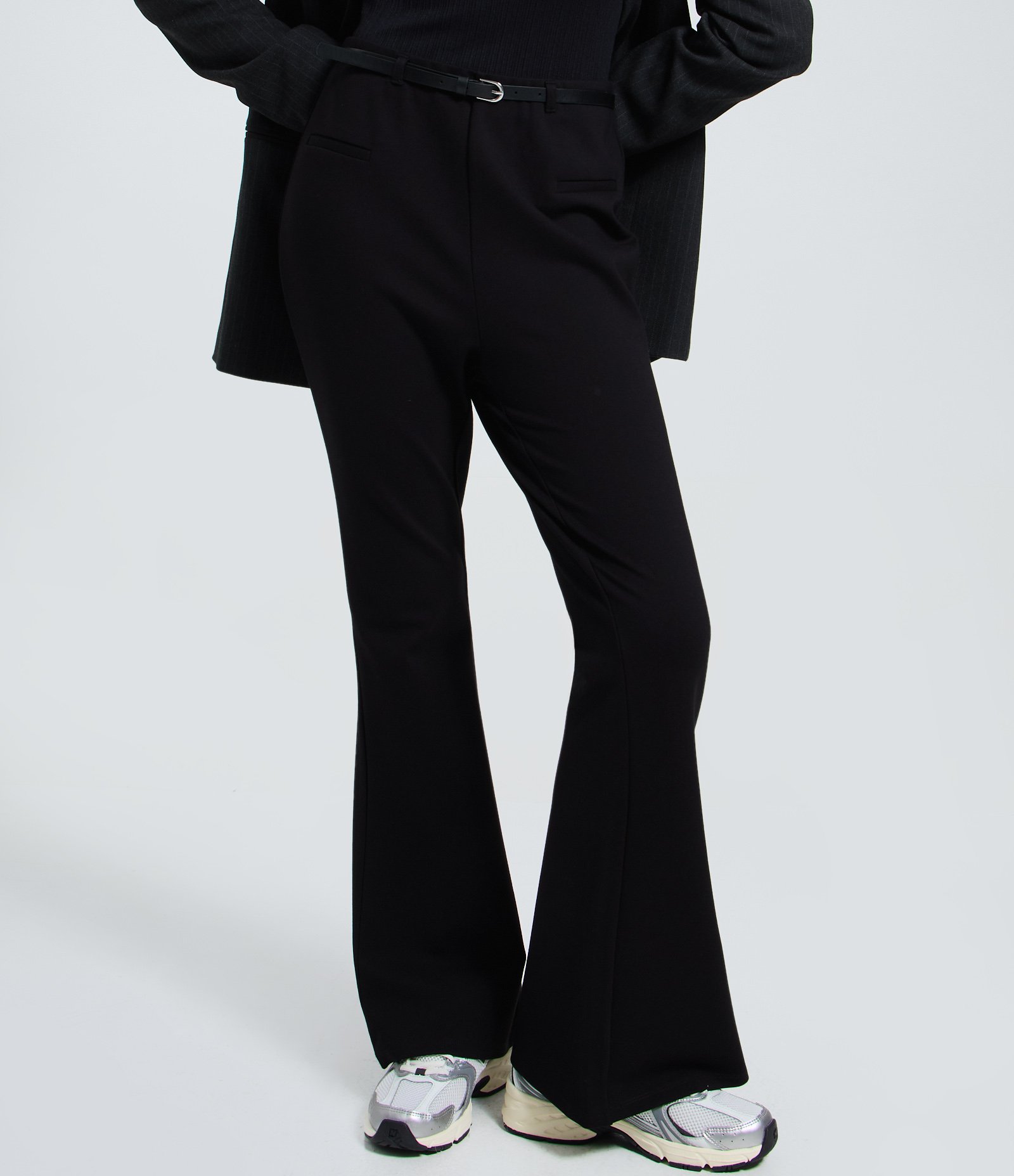 Calça Flare em Ponto Roma com Cinto Preto 2