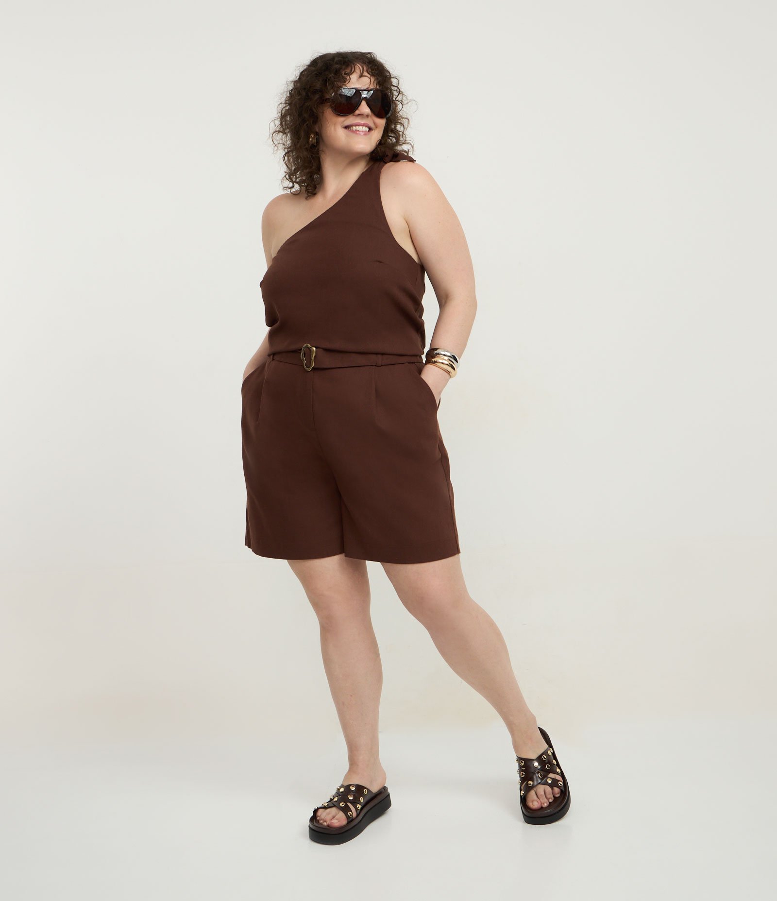 Bermuda em Viscolinho com Cinto e Fivela Orgânica Curve & Plus Size Marrom 1