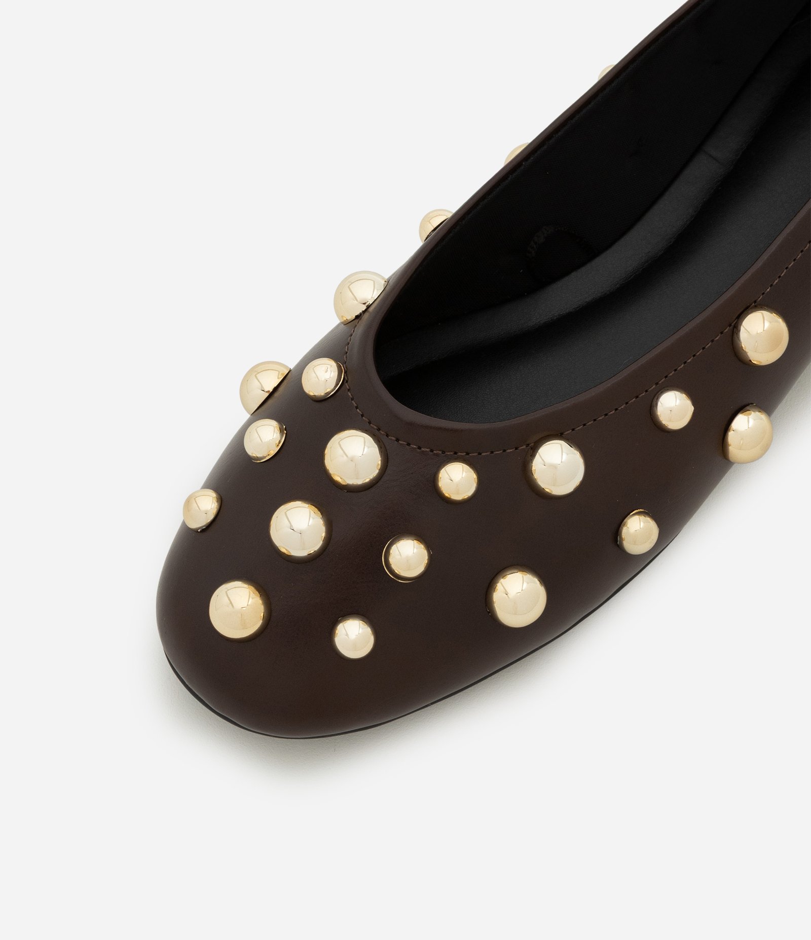 Sapatilha em PU Bico Redondo com Big Esferas de Metal Marrom 3