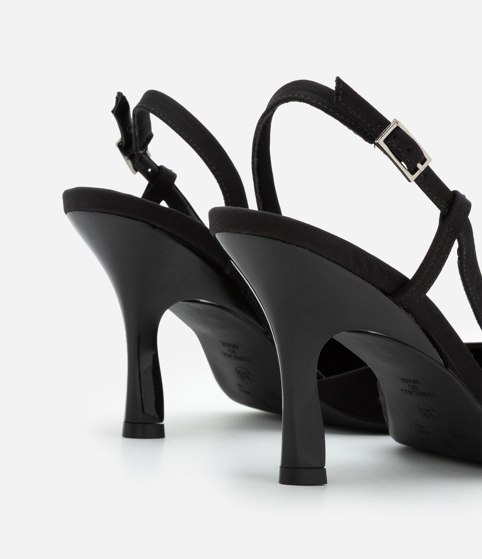 Sapato Scarpin Slingback com Abertura Lateral Preto 6