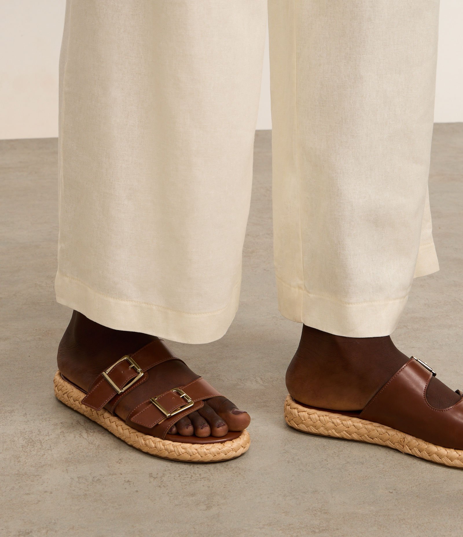 Sandália Rasteira Sport Sandal em PU com Sola de Ráfia Marrom 2