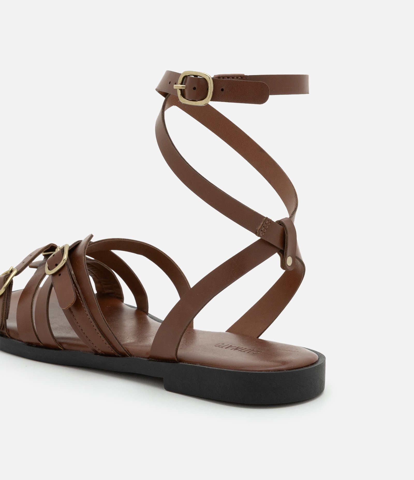 Sandália Rasteira de Tiras em PU com Múltiplas Fivelas Marrom 5