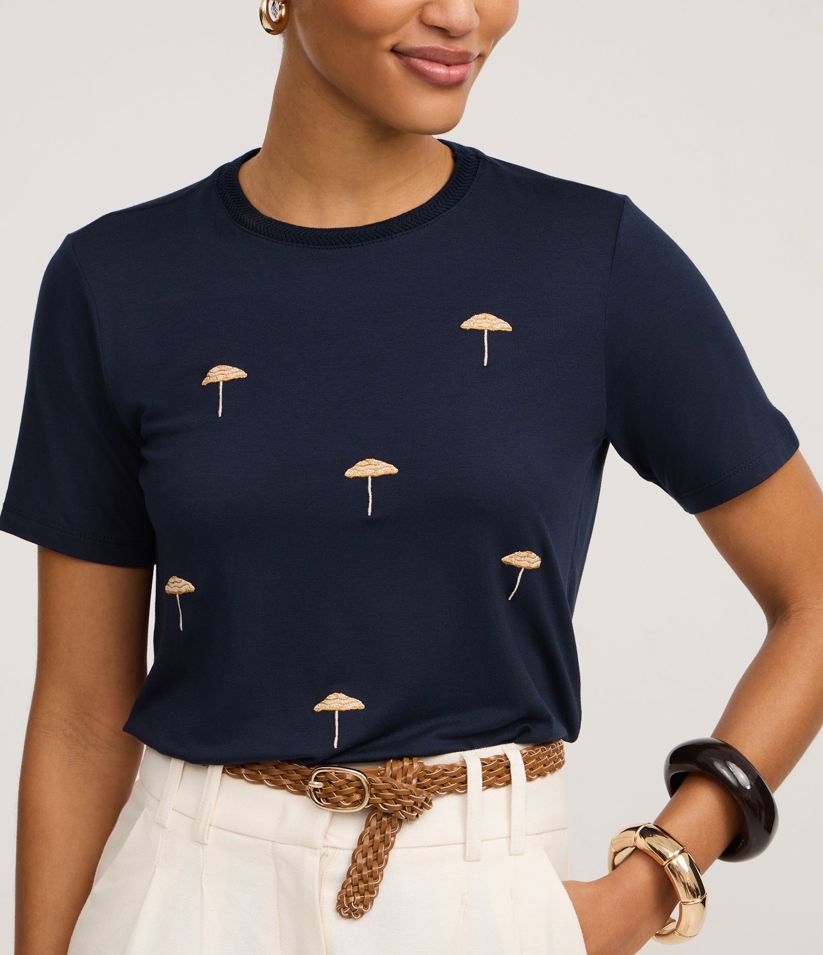 Blusa Slim em Viscolycra com Bordado de Guarda Sol Azul Marinho 4