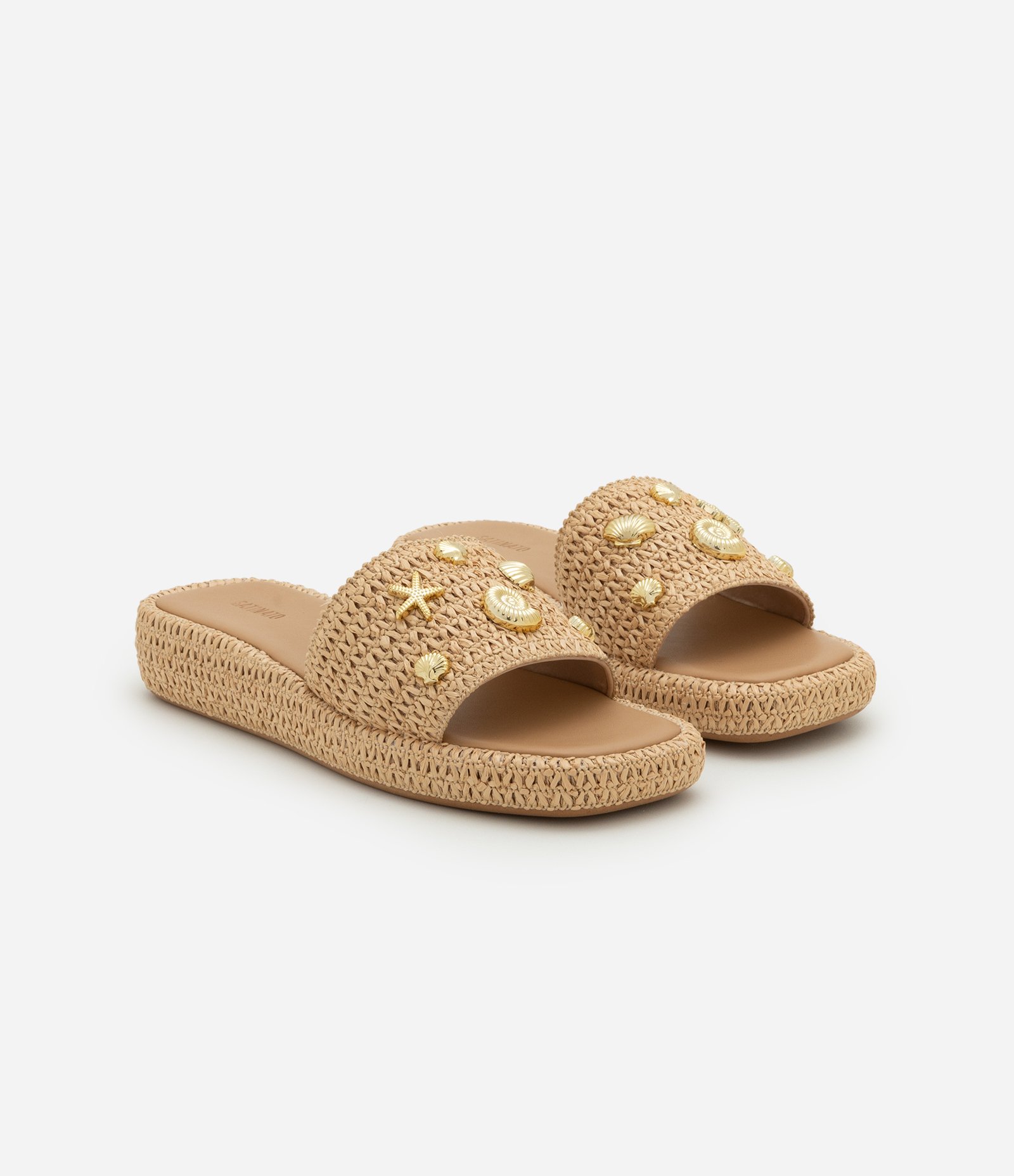 Sandália Rasteira Flatform com Textura Trançada e Pingentes Fundo do Mar Marrom 2