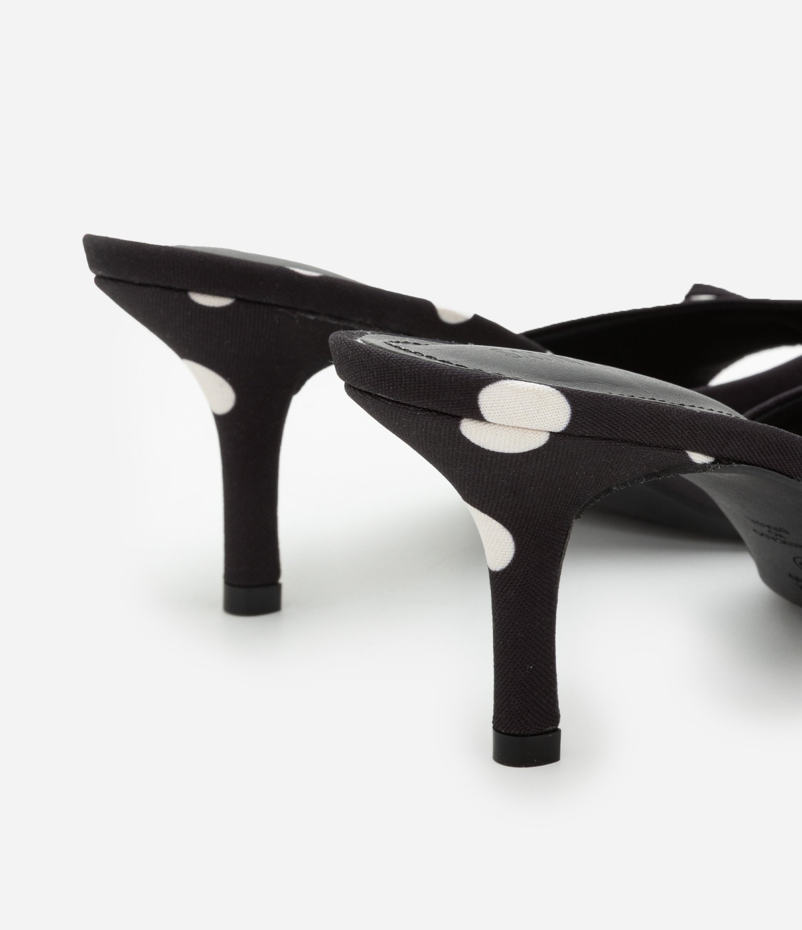 Sandália Mule com Lacinho e Estampa Poá Preto 4