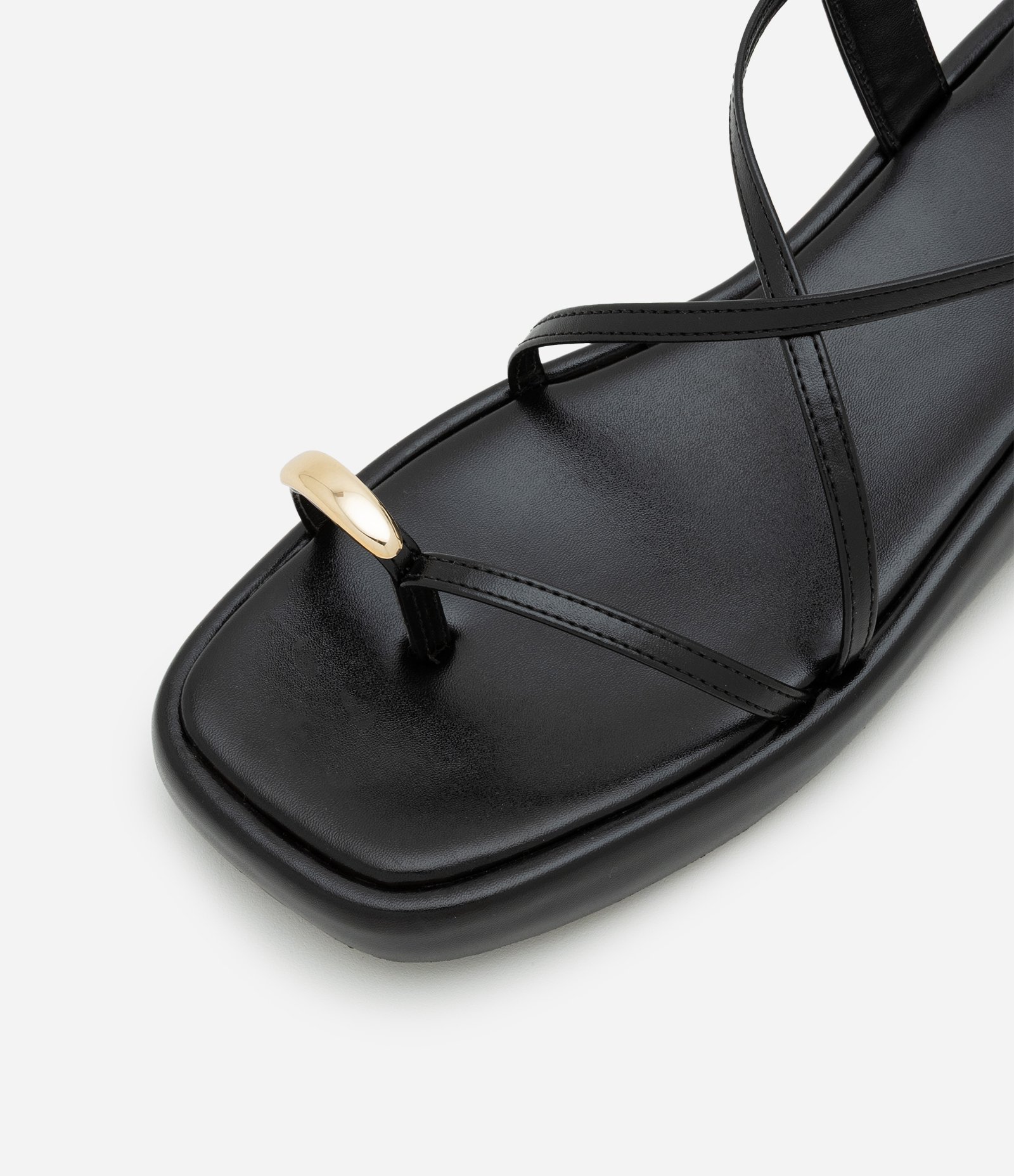 Sandália Rasteira Flatform em PU com Dedal de Metal Preto 6