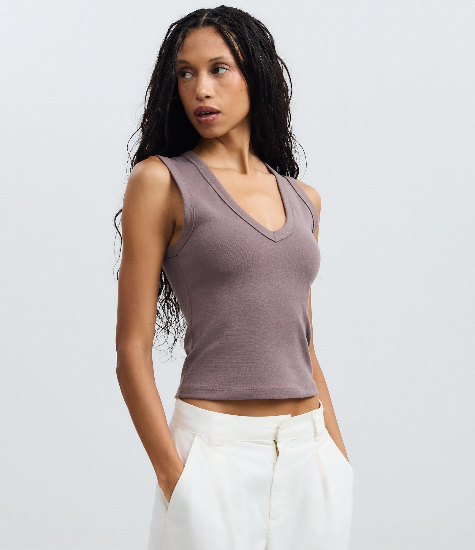 Blusa Básico em Ribana com Decote V Marrom Médio 2