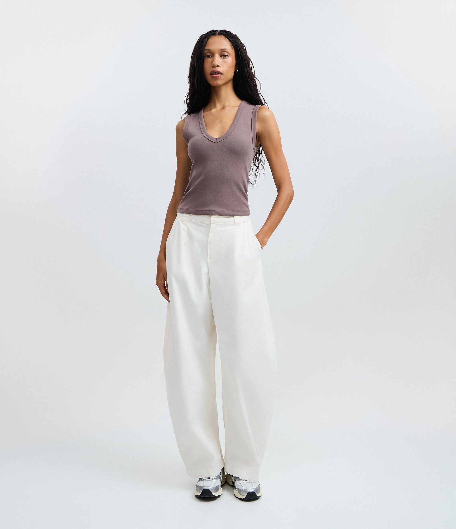 Blusa Básico em Ribana com Decote V Marrom Médio 3