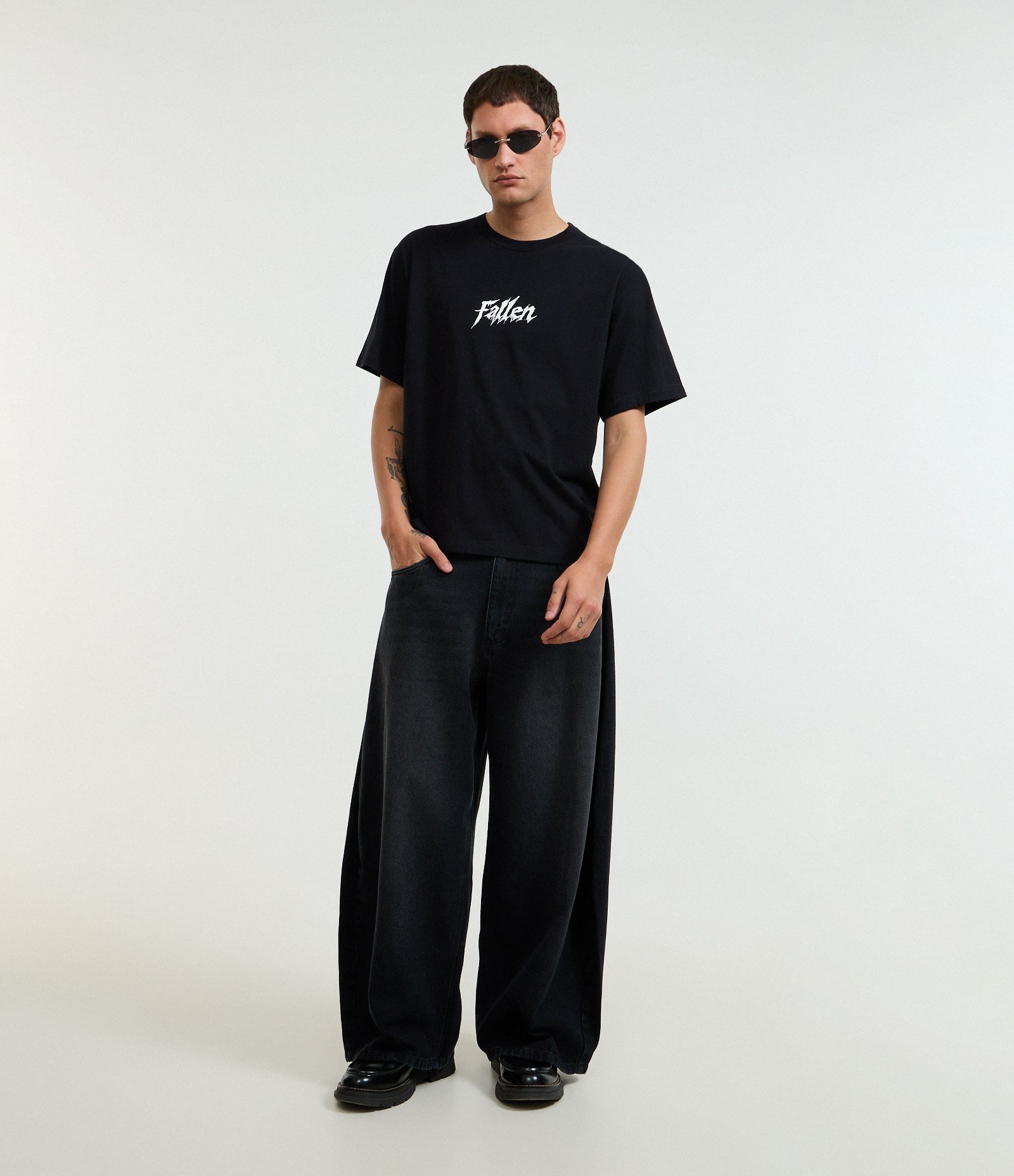 Camiseta Boxy em Algodão com Estampa de Asas e Lettering Fallen Preto 3