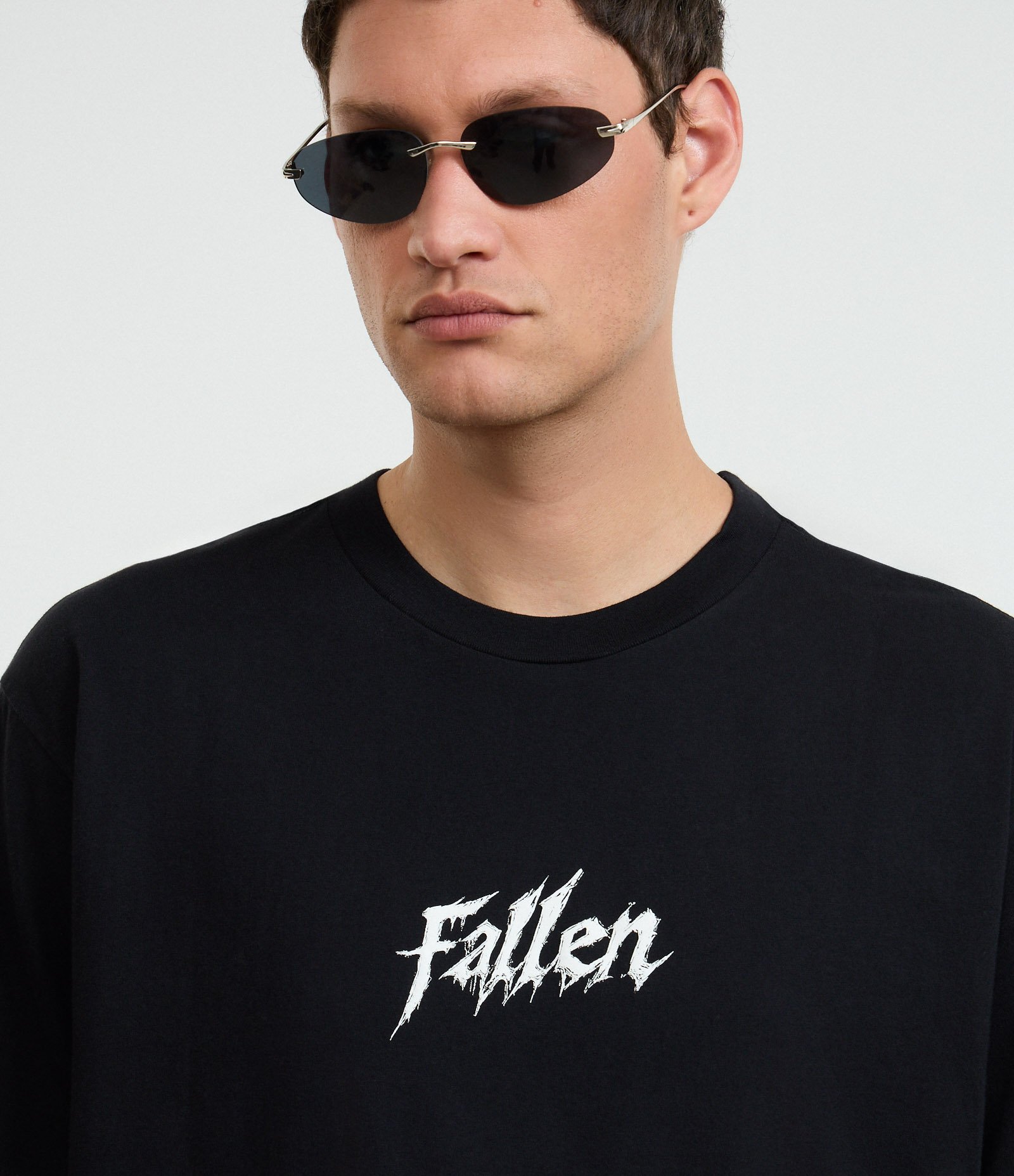 Camiseta Boxy em Algodão com Estampa de Asas e Lettering Fallen Preto 4