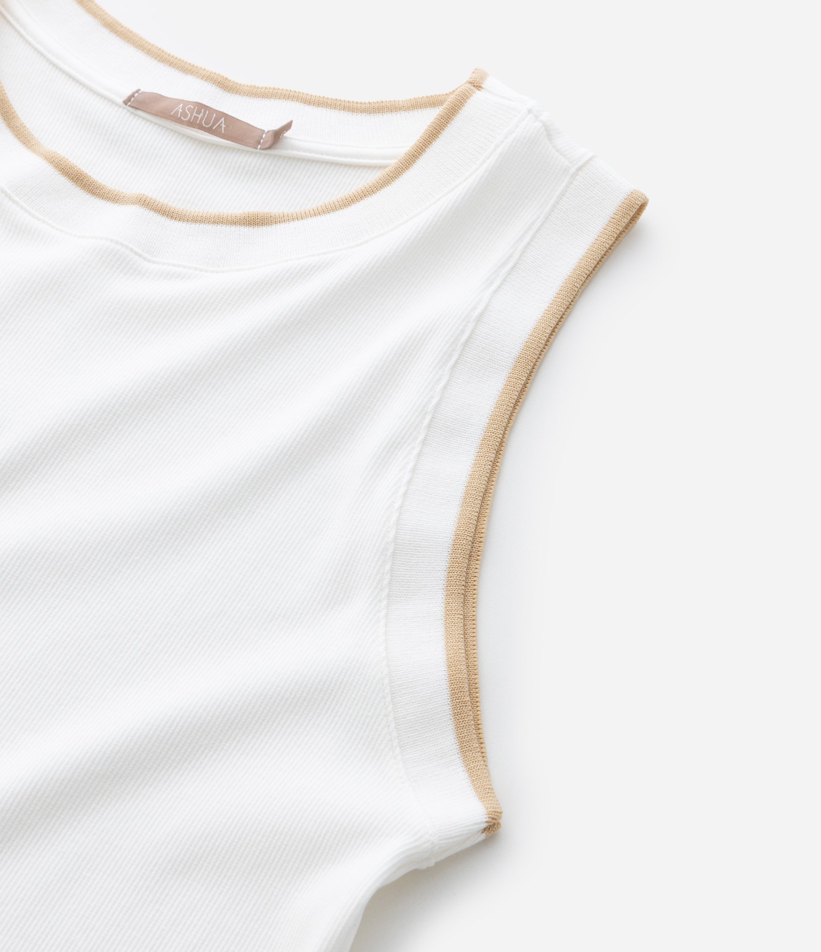 Blusa Regata em Ribana com Bordado de Concha Curve & Plus Size Snow White 4