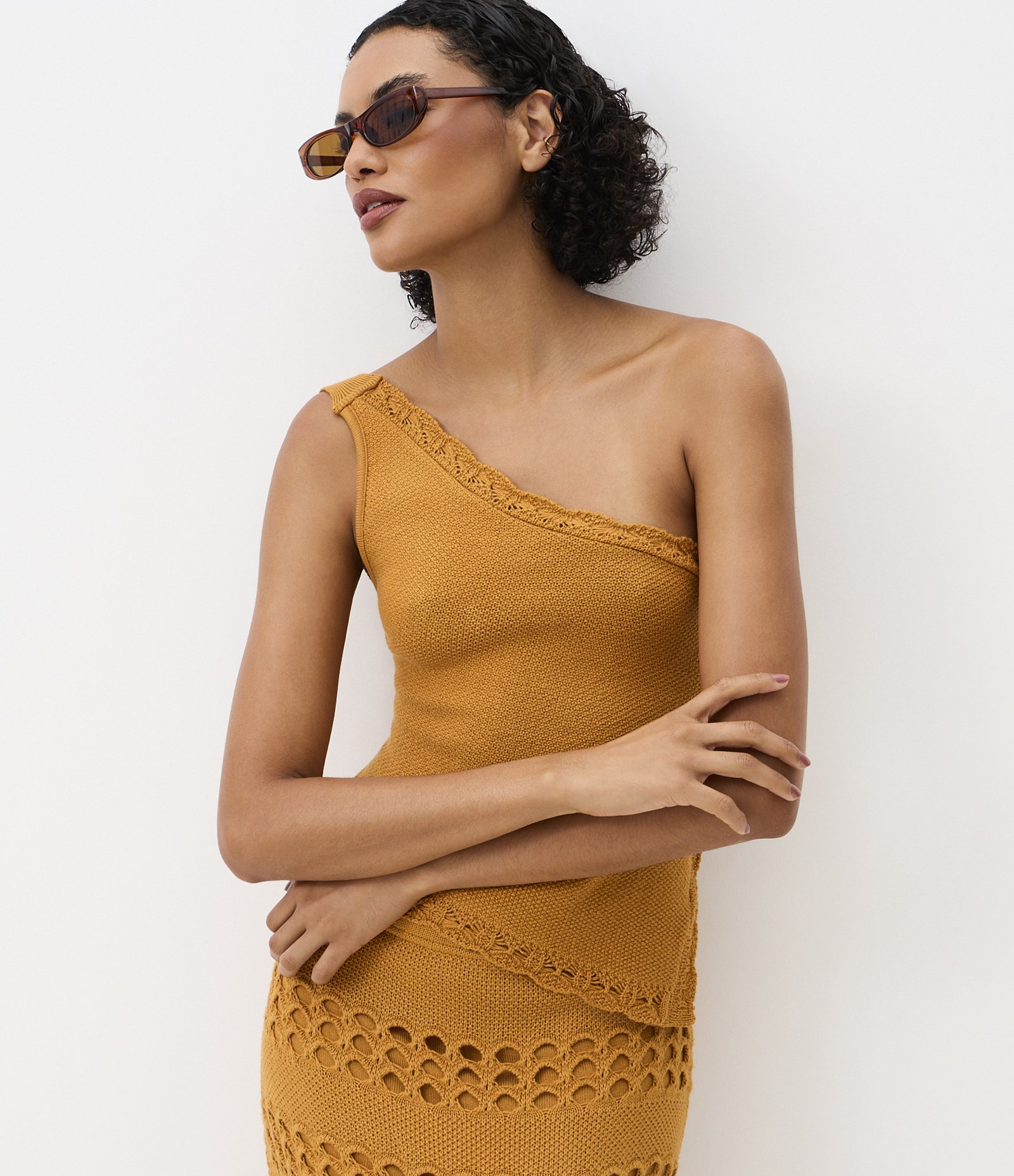 Blusa Ombro Só em Tricô com e Renda de Efeito Crochê Amarelo 7