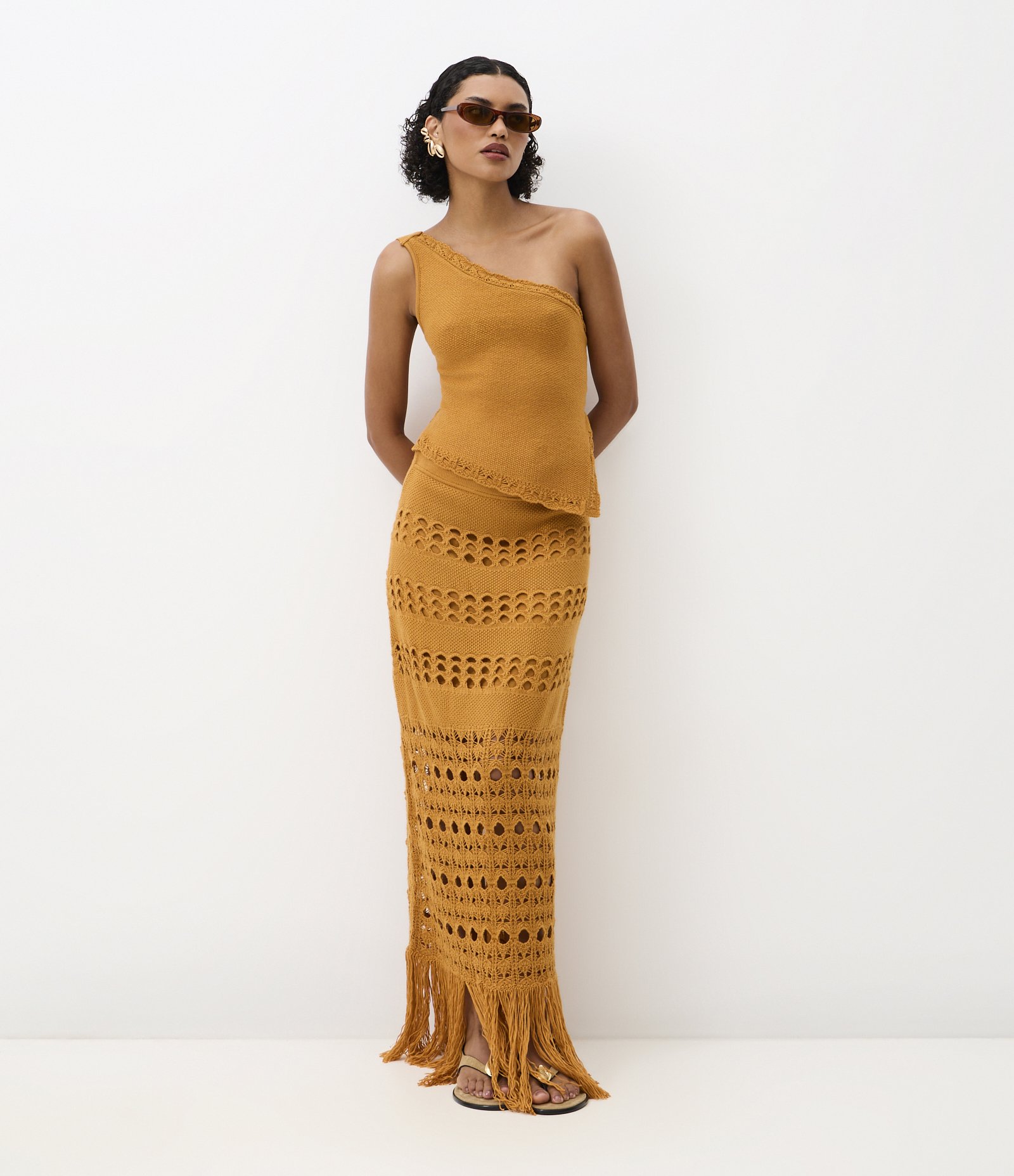 Blusa Ombro Só em Tricô com e Renda de Efeito Crochê Amarelo 8