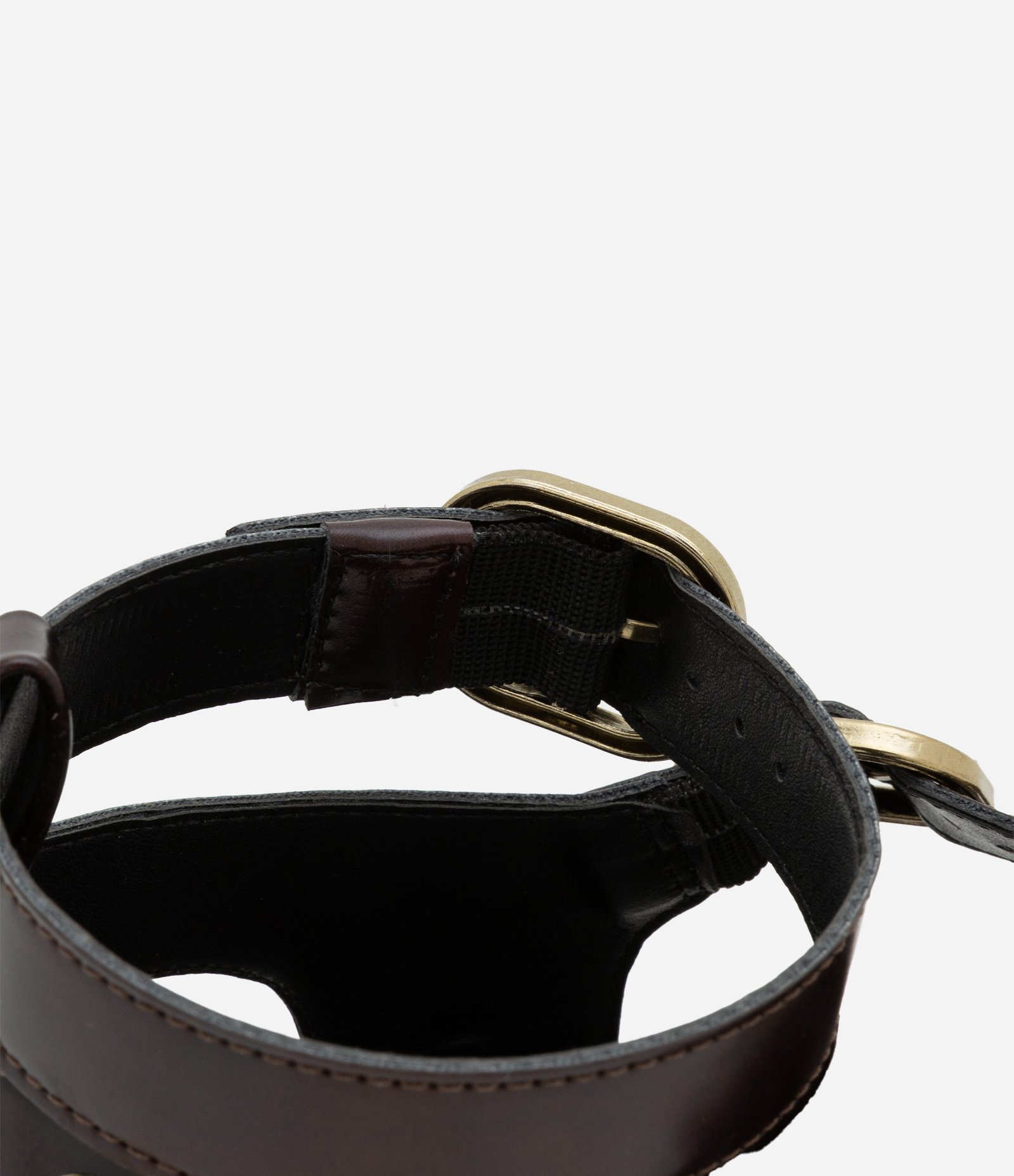 Sandália Rasteira Sport Sandal com Esferas e Fivelas Contrastantes Vinho 4