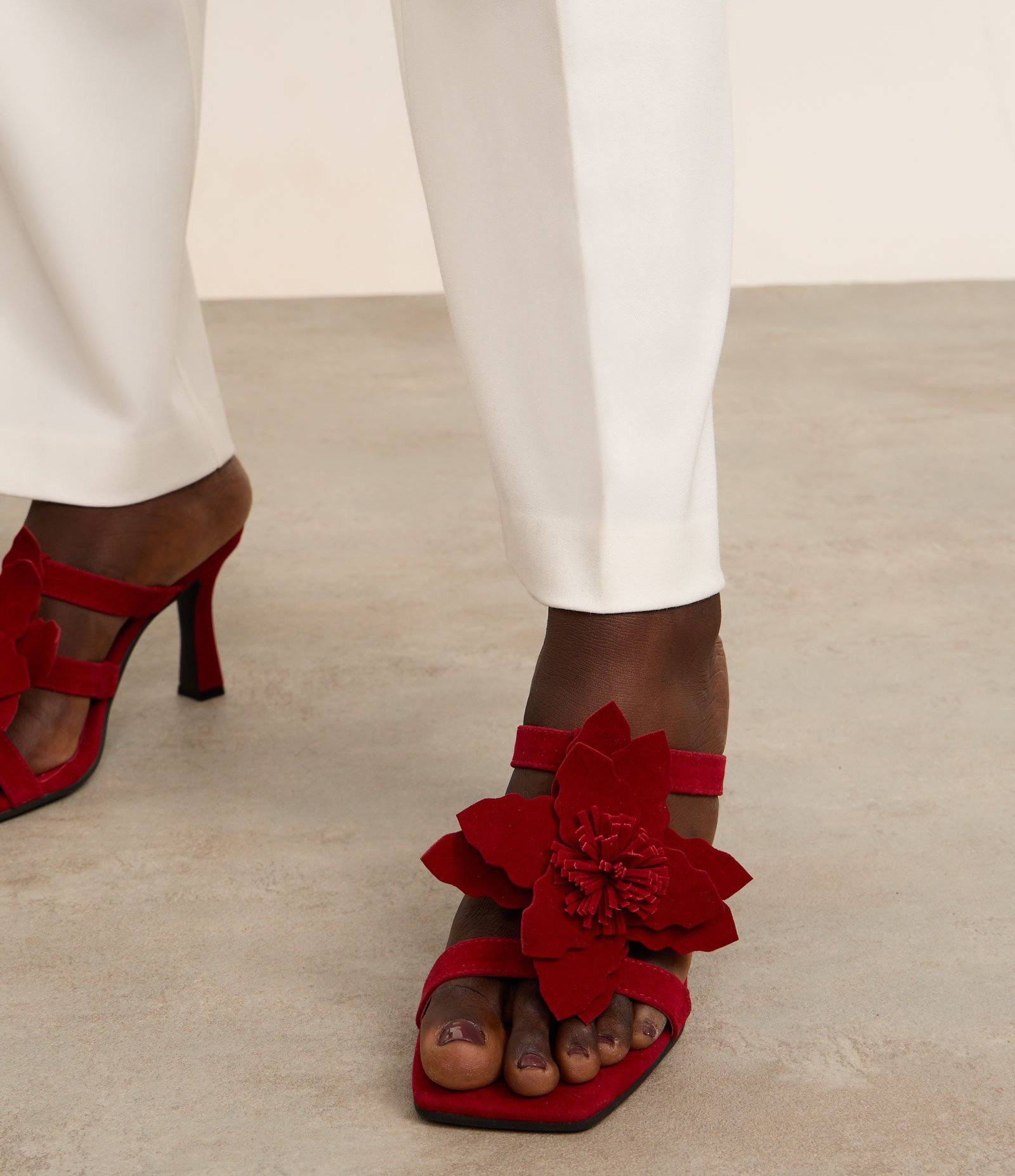 Sandália de PU com Efeito Camurça e Flor Aplicada Vermelho 6