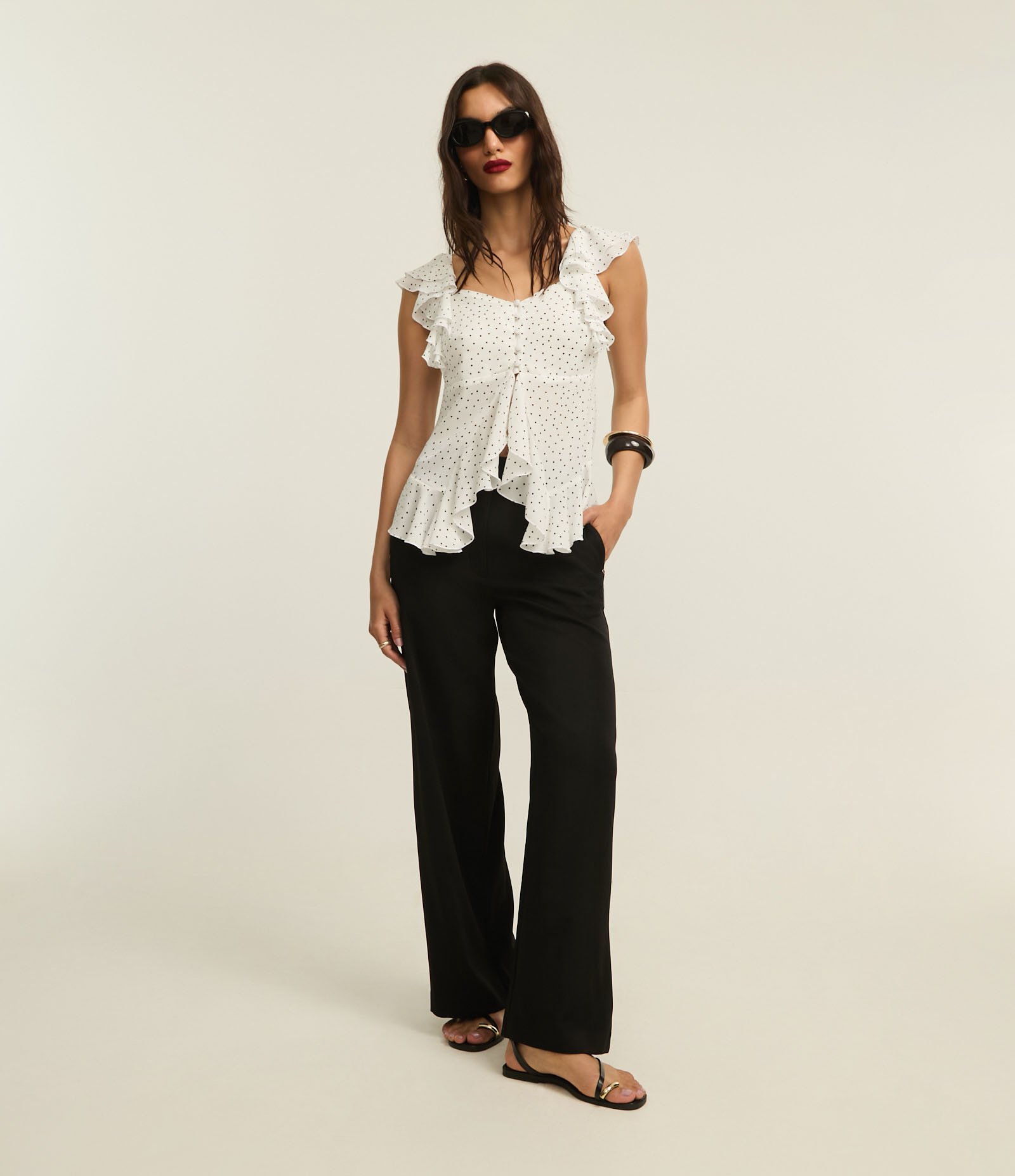 Blusa Peplum em Crepe com Babado no Ombro e Estampa Poá Branco 2