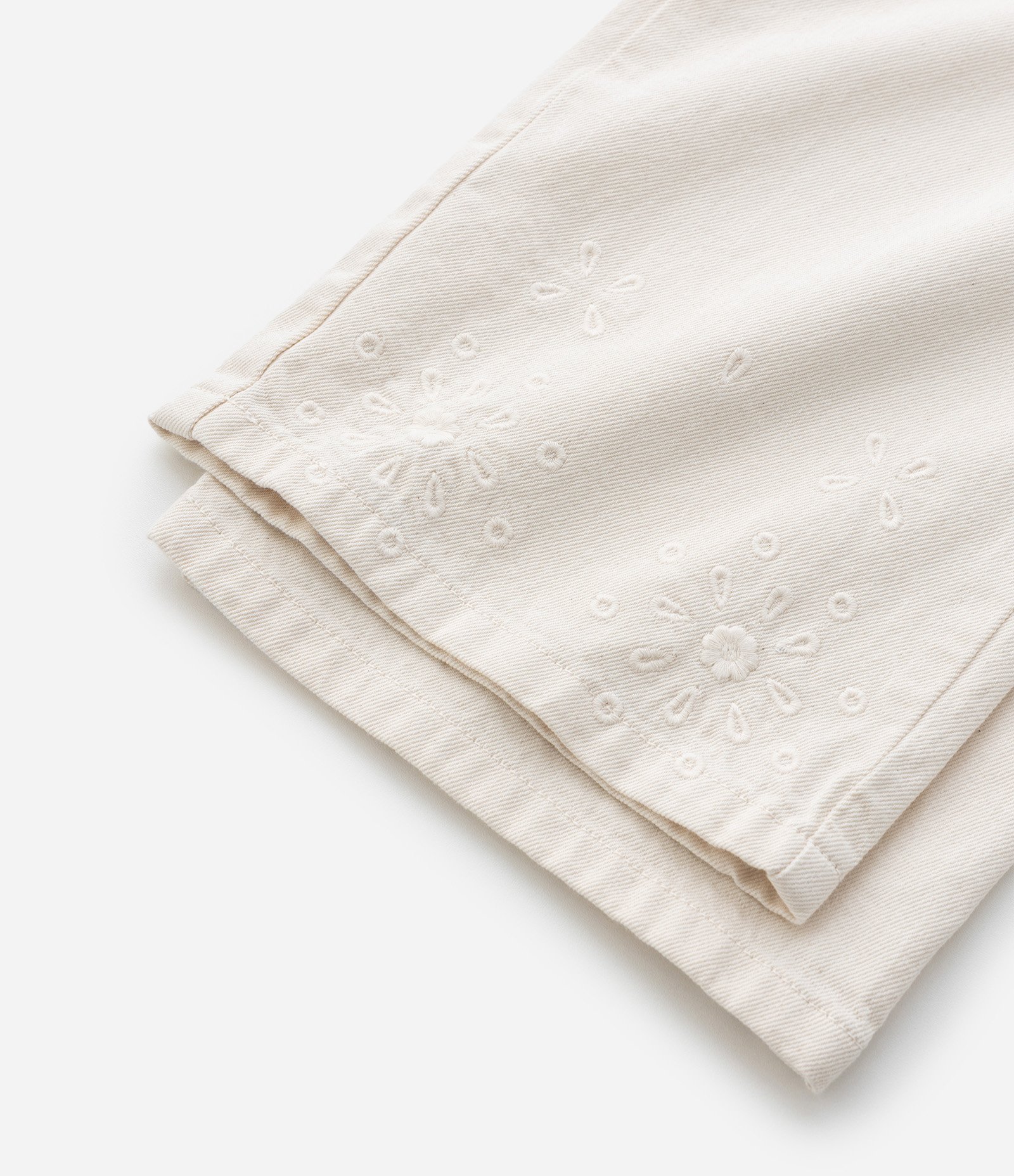 Calça Infantil Wide Leg em Sarja com Broderie na Barra - Tam 7 a 14 Anos Bege 4