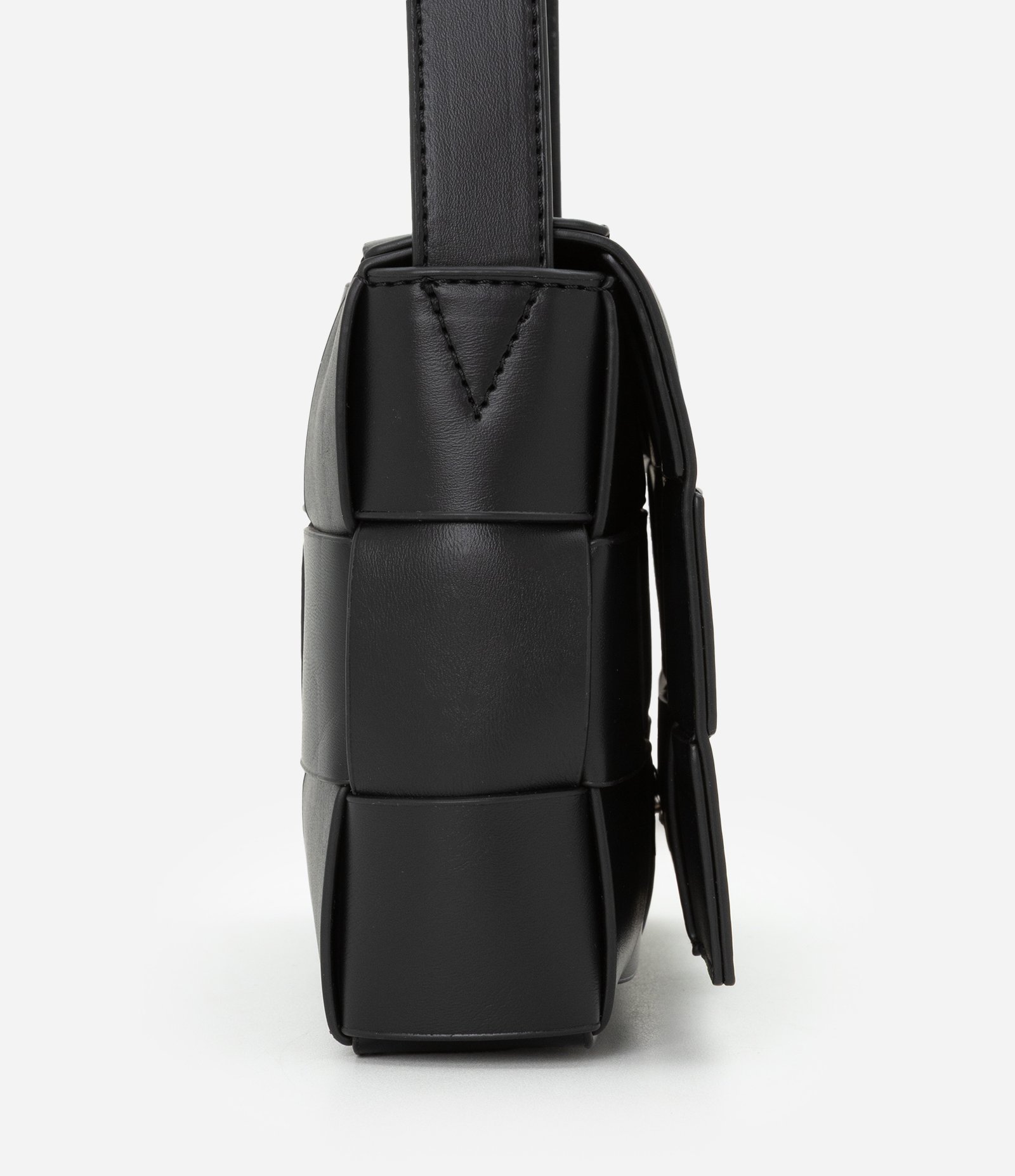 Bolsa Shoulder Bag Transversal em PU com Textura Tressê Preto 3