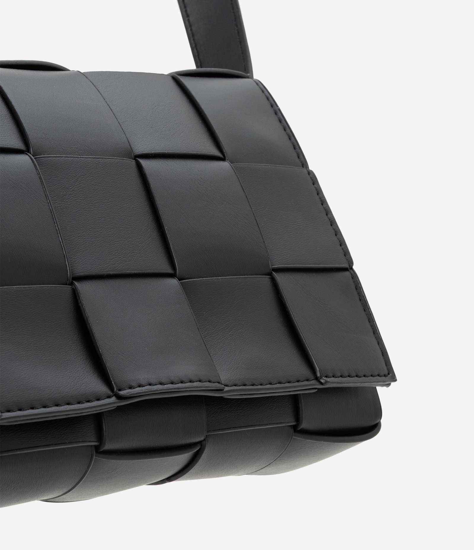 Bolsa Shoulder Bag Transversal em PU com Textura Tressê Preto 5