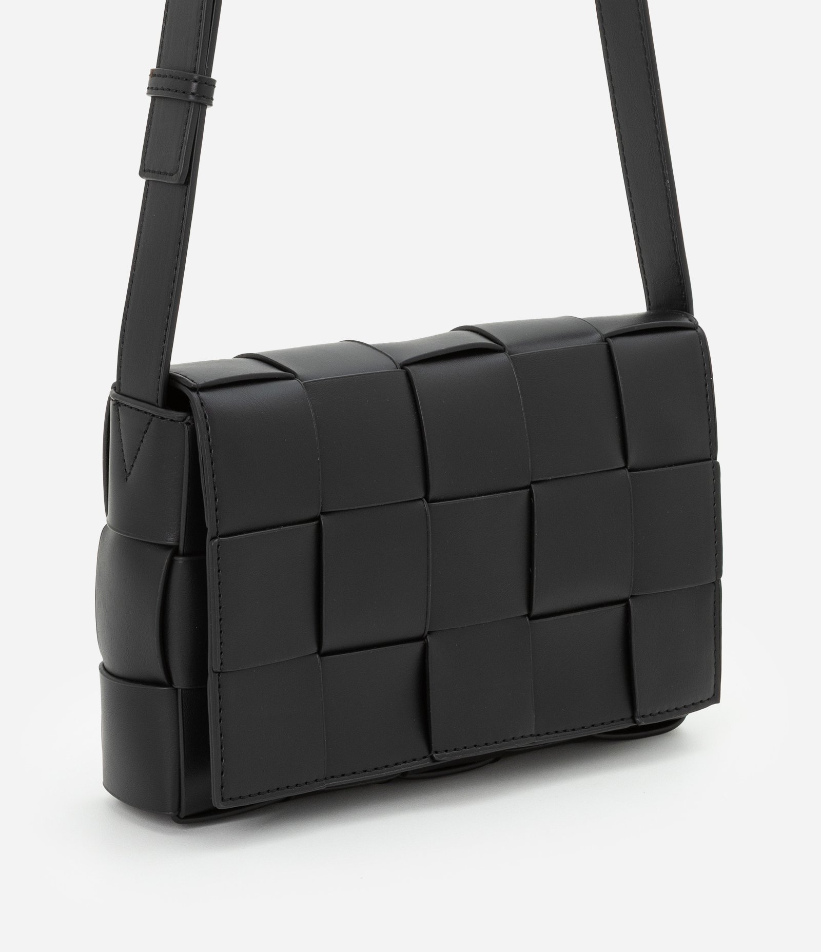 Bolsa Shoulder Bag Transversal em PU com Textura Tressê Preto 7