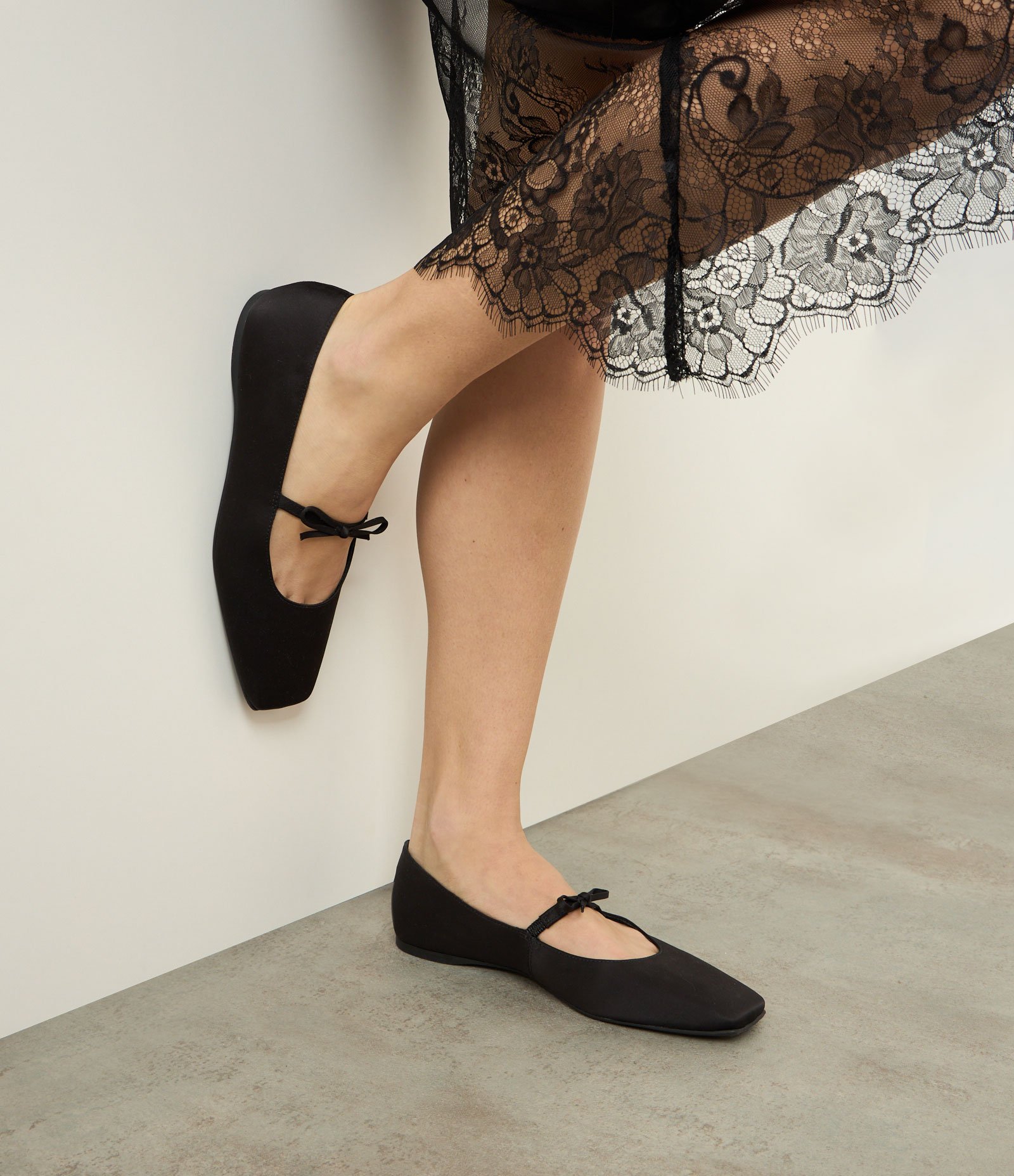 Sapatilha com Lacinho com Efeito Acetinado Preto 6