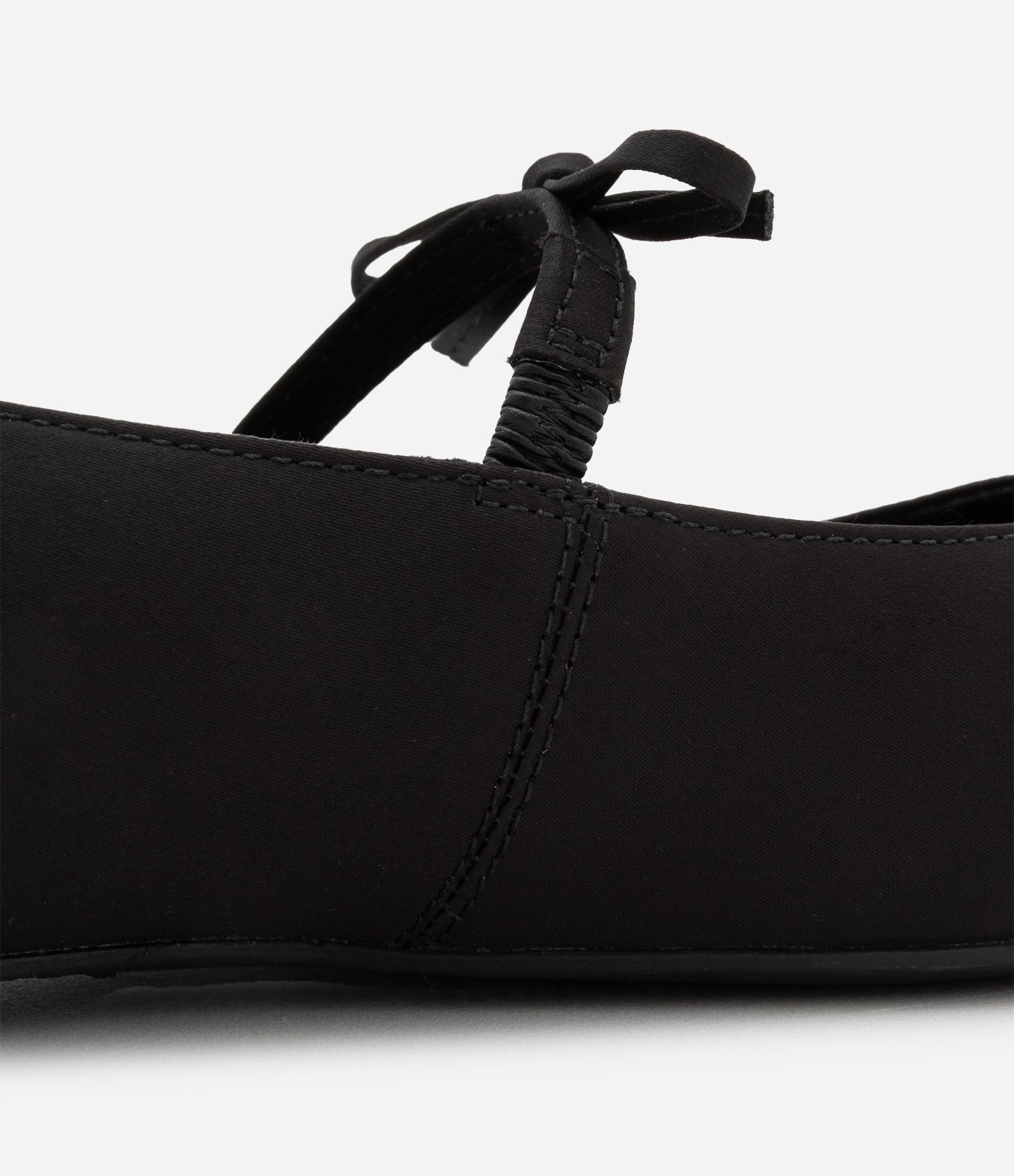 Sapatilha com Lacinho com Efeito Acetinado Preto 3