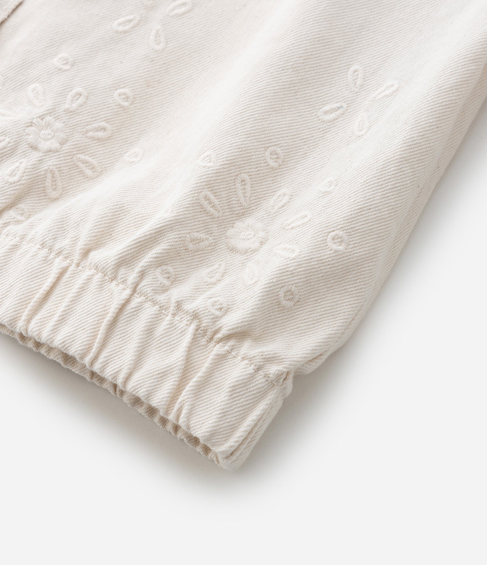 Jaqueta Infantil Bomber em Sarja com Bordado Broderie - Tam 7 a 14 Anos Bege 6